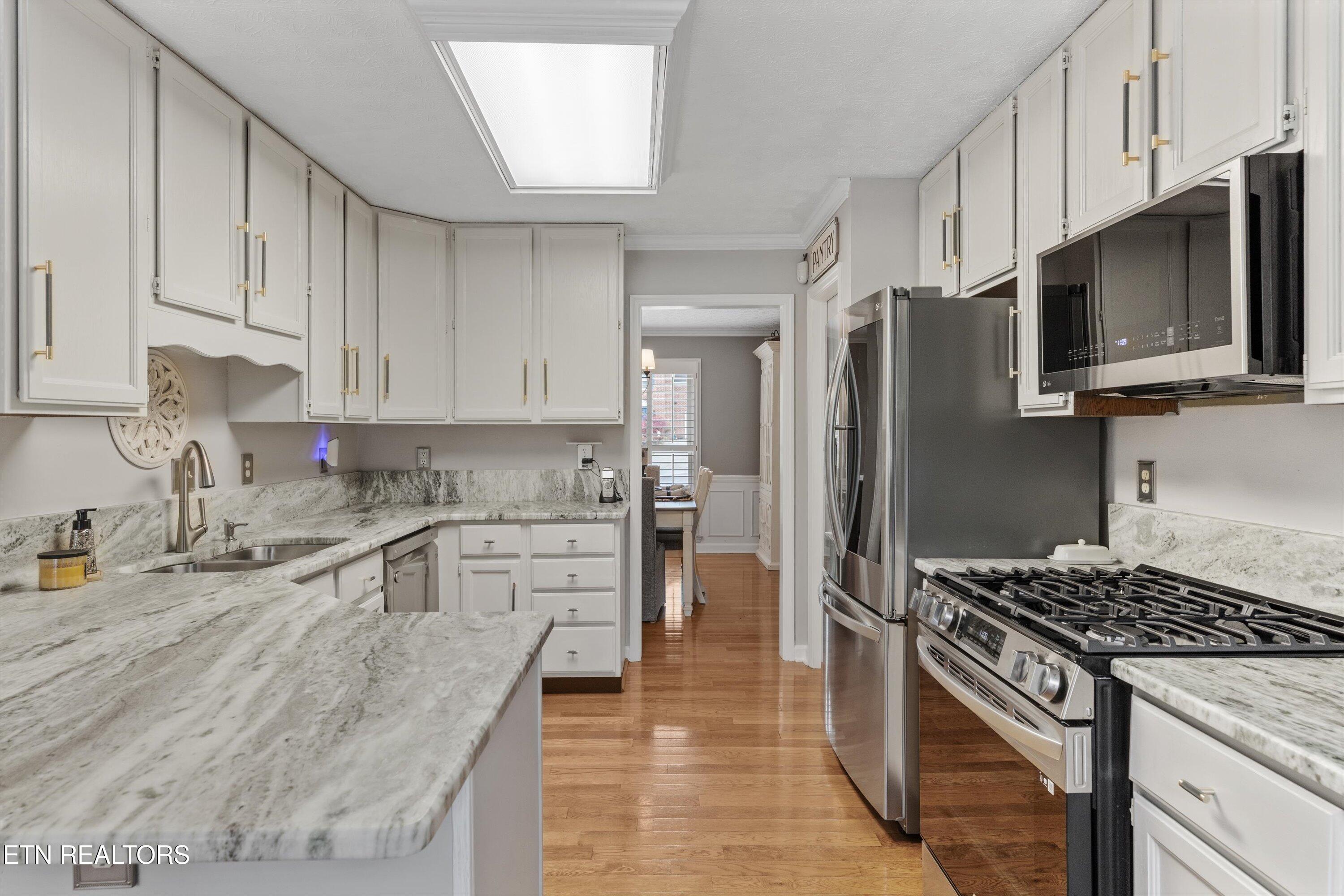 1216 Hollow Ridge Lane