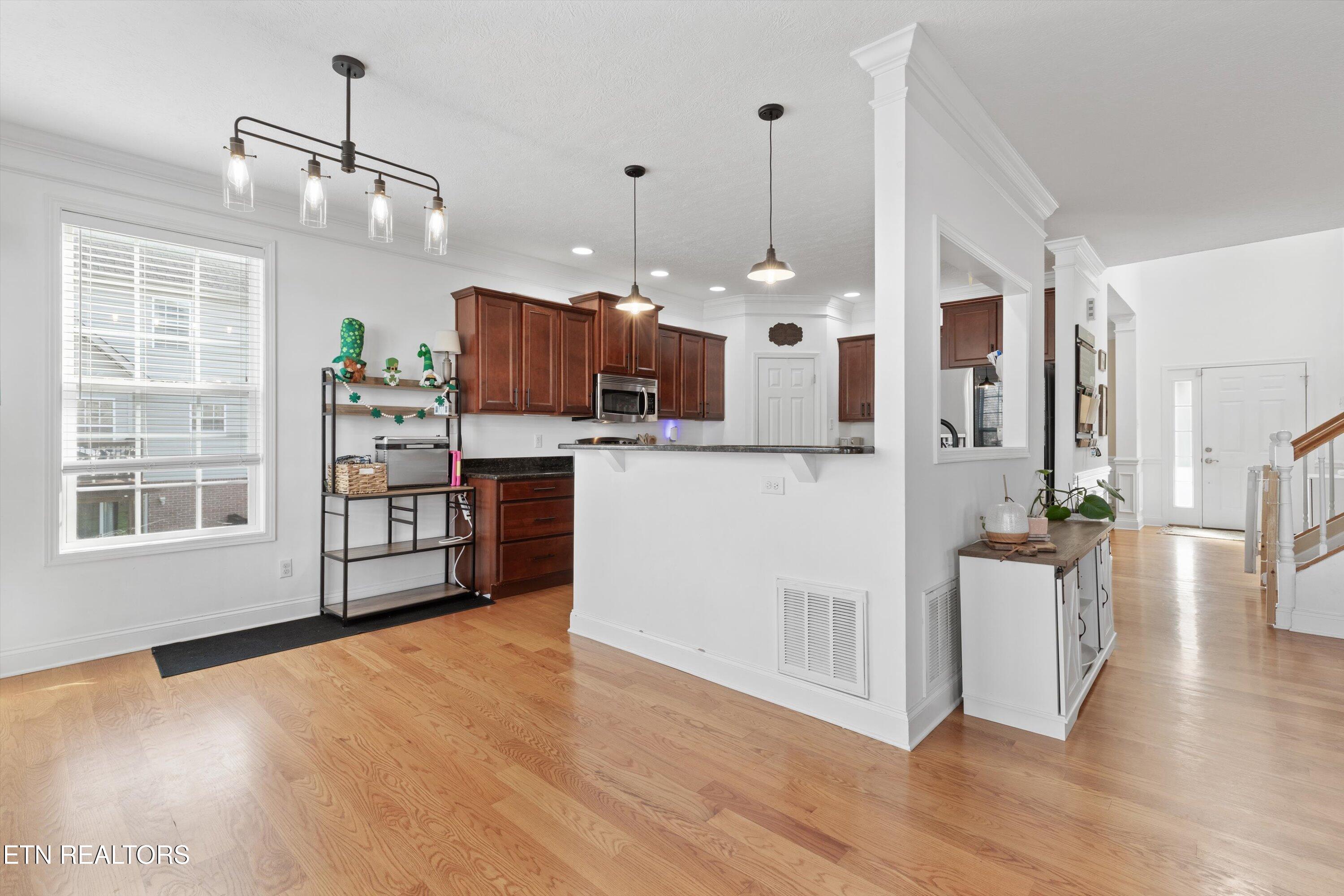 628 W Glenview Drive