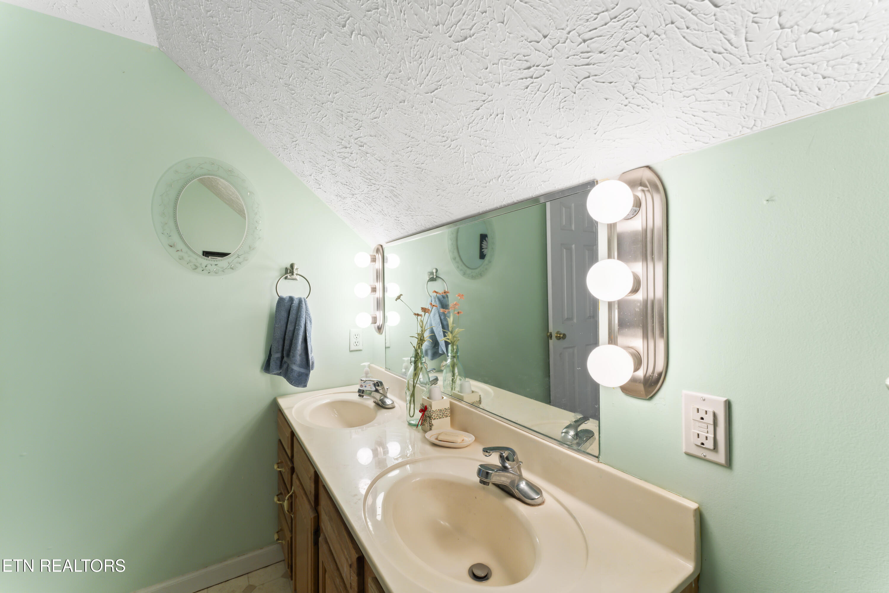 10077 Westland Drive