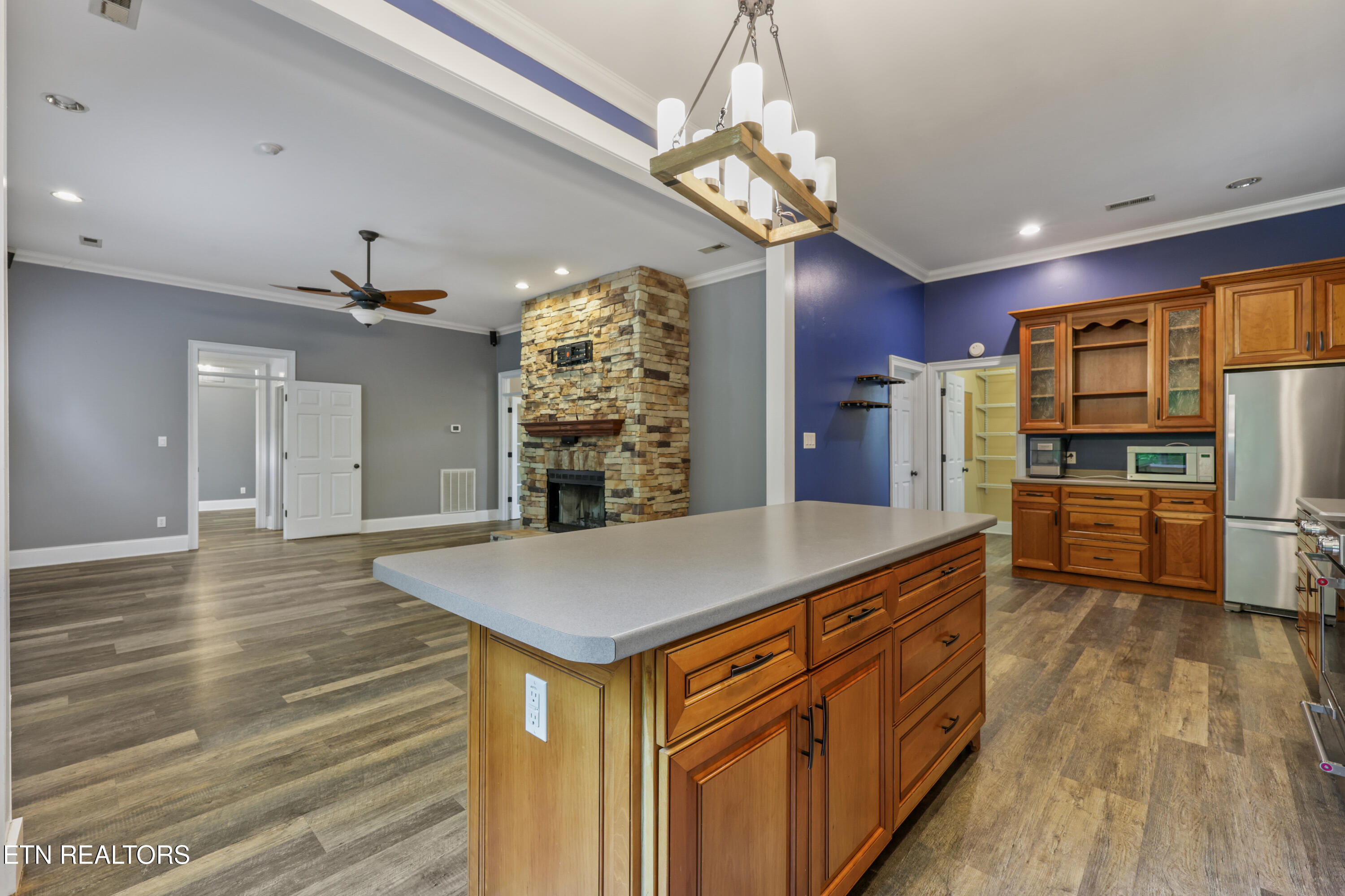 9913 Bluegrass Rd