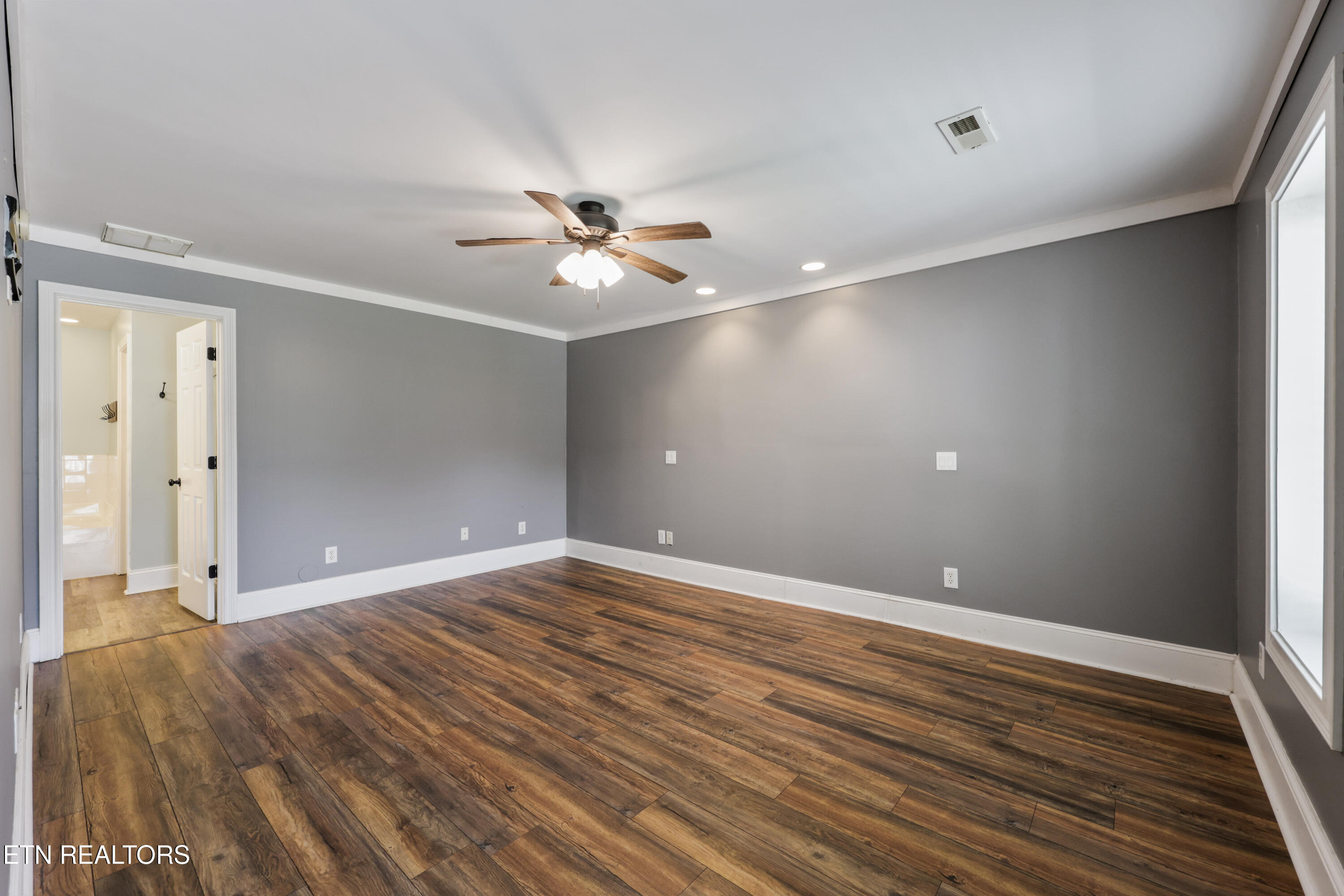 9913 Bluegrass Rd