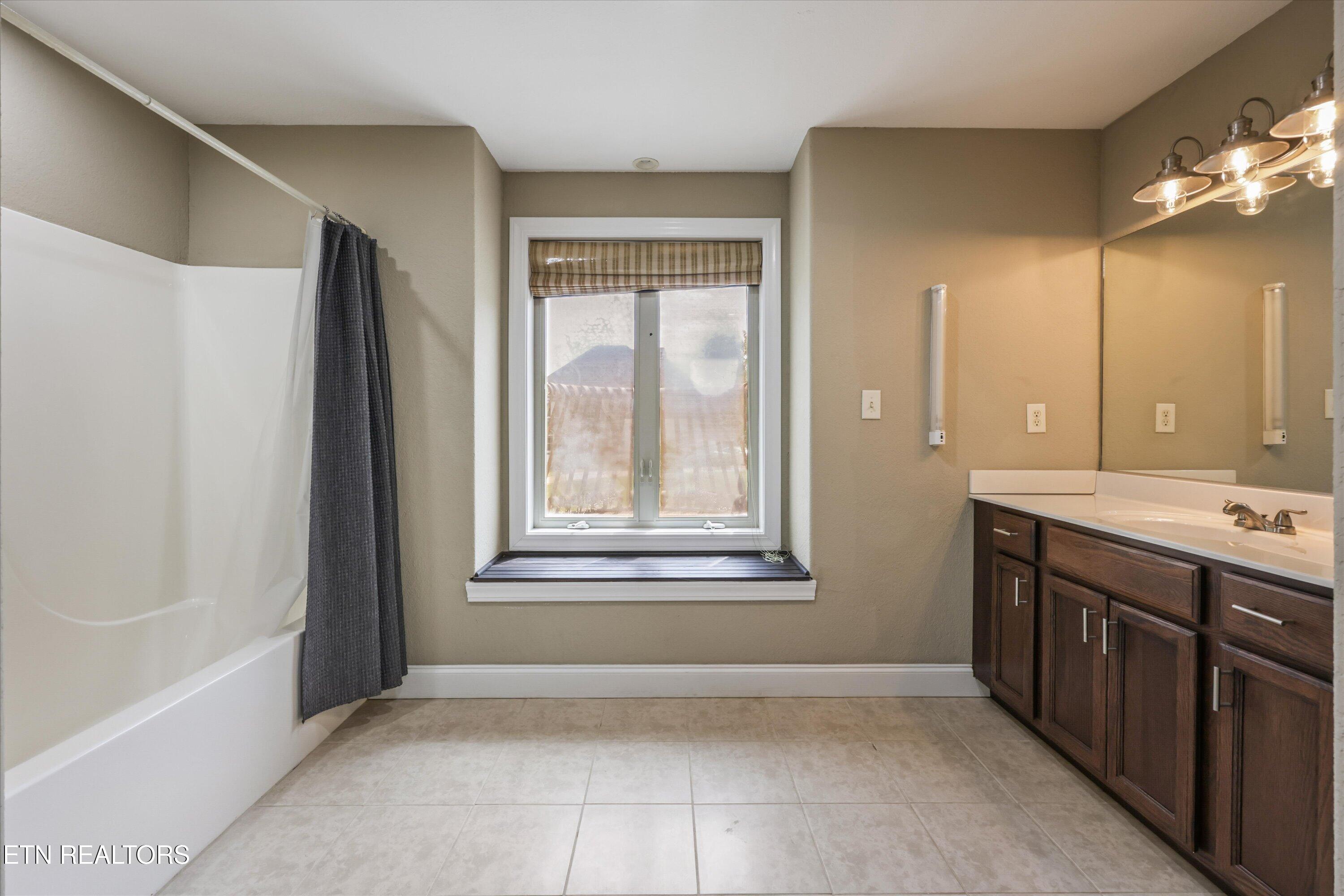 10315 N River Tr