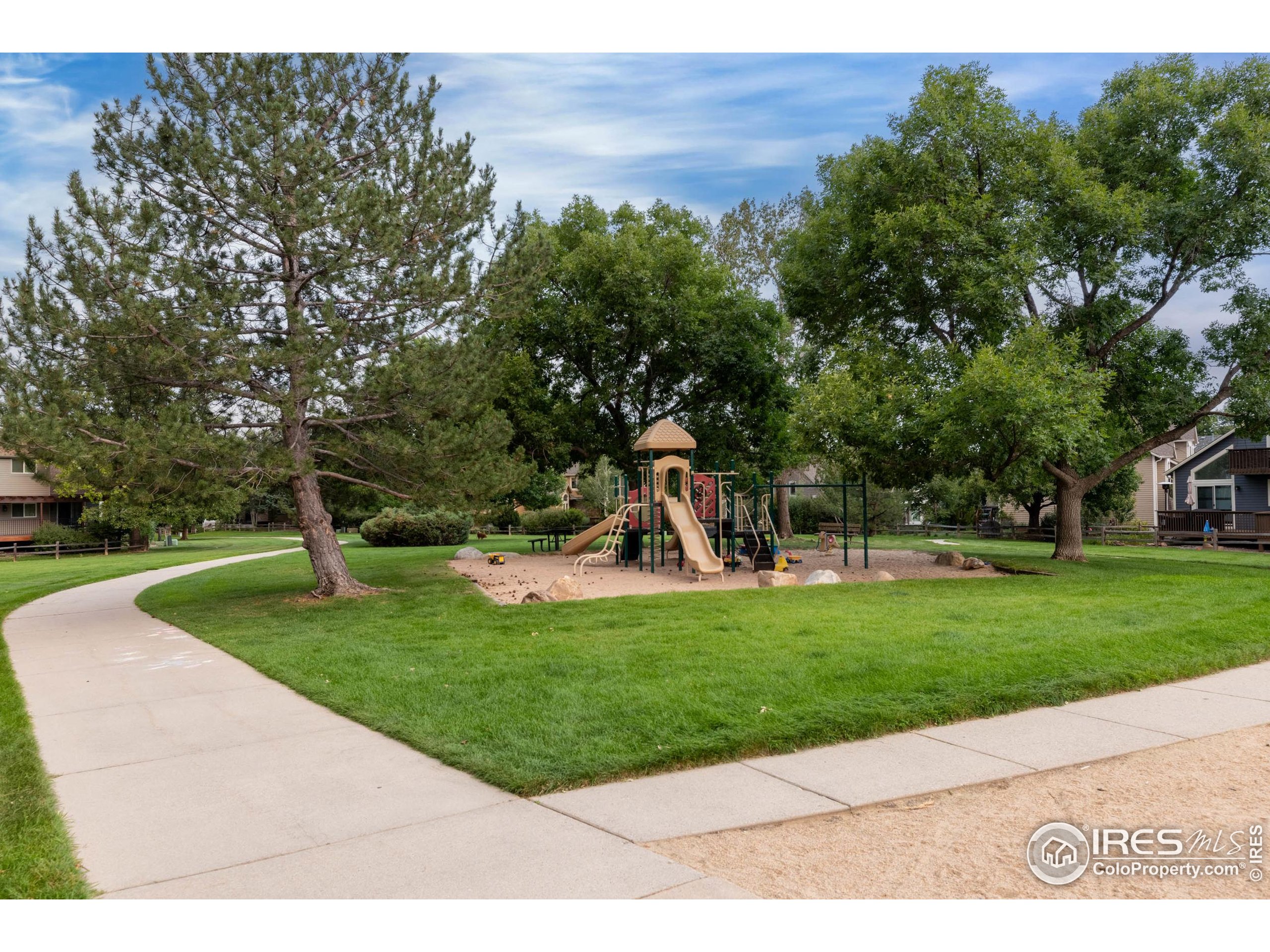 5562 High Country Ct
