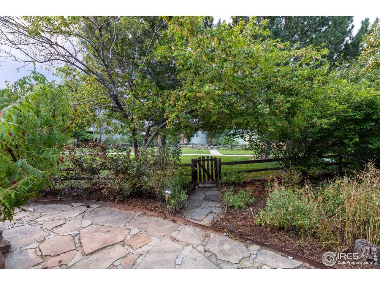 5562 High Country Ct