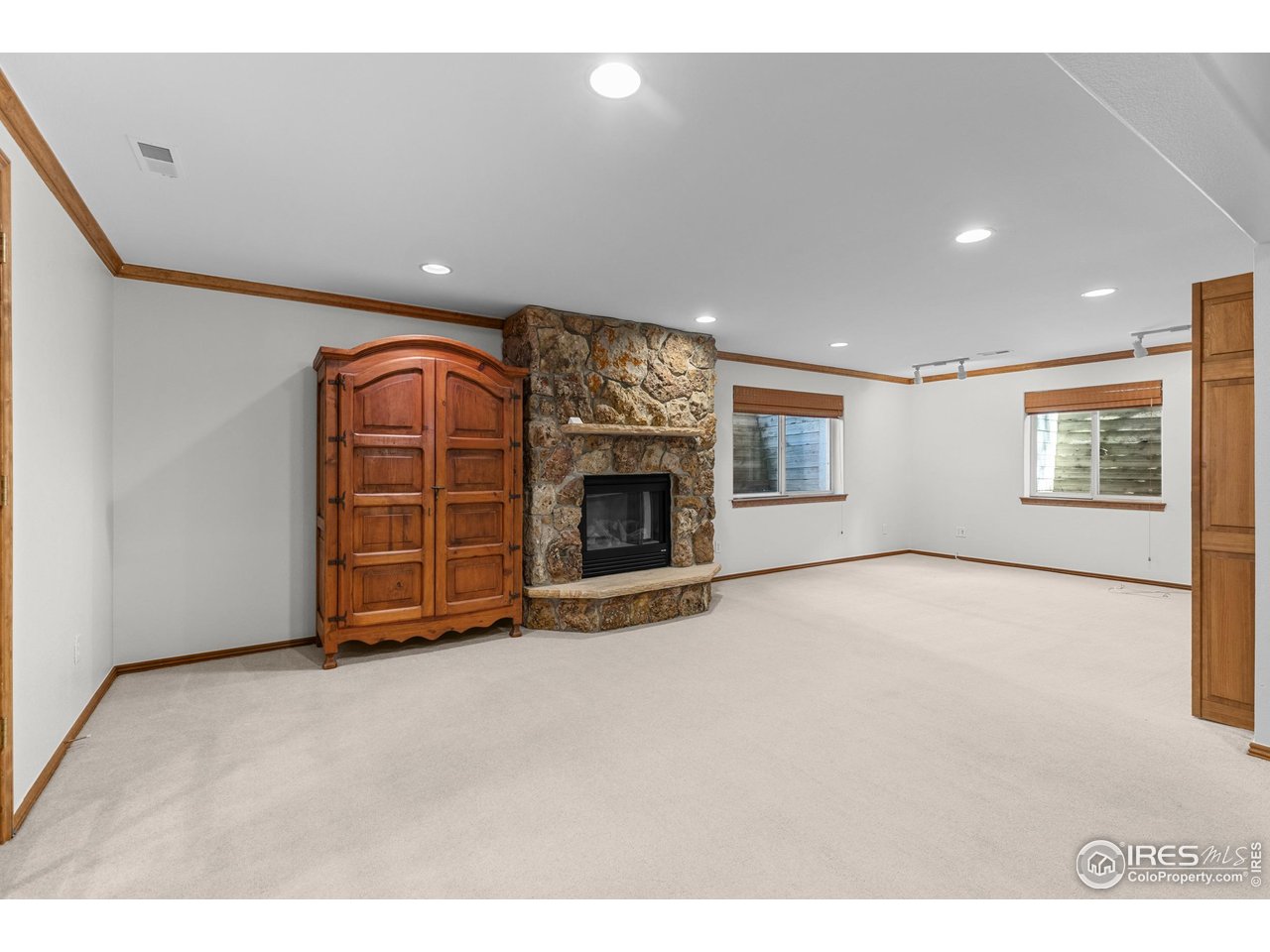 5562 High Country Ct