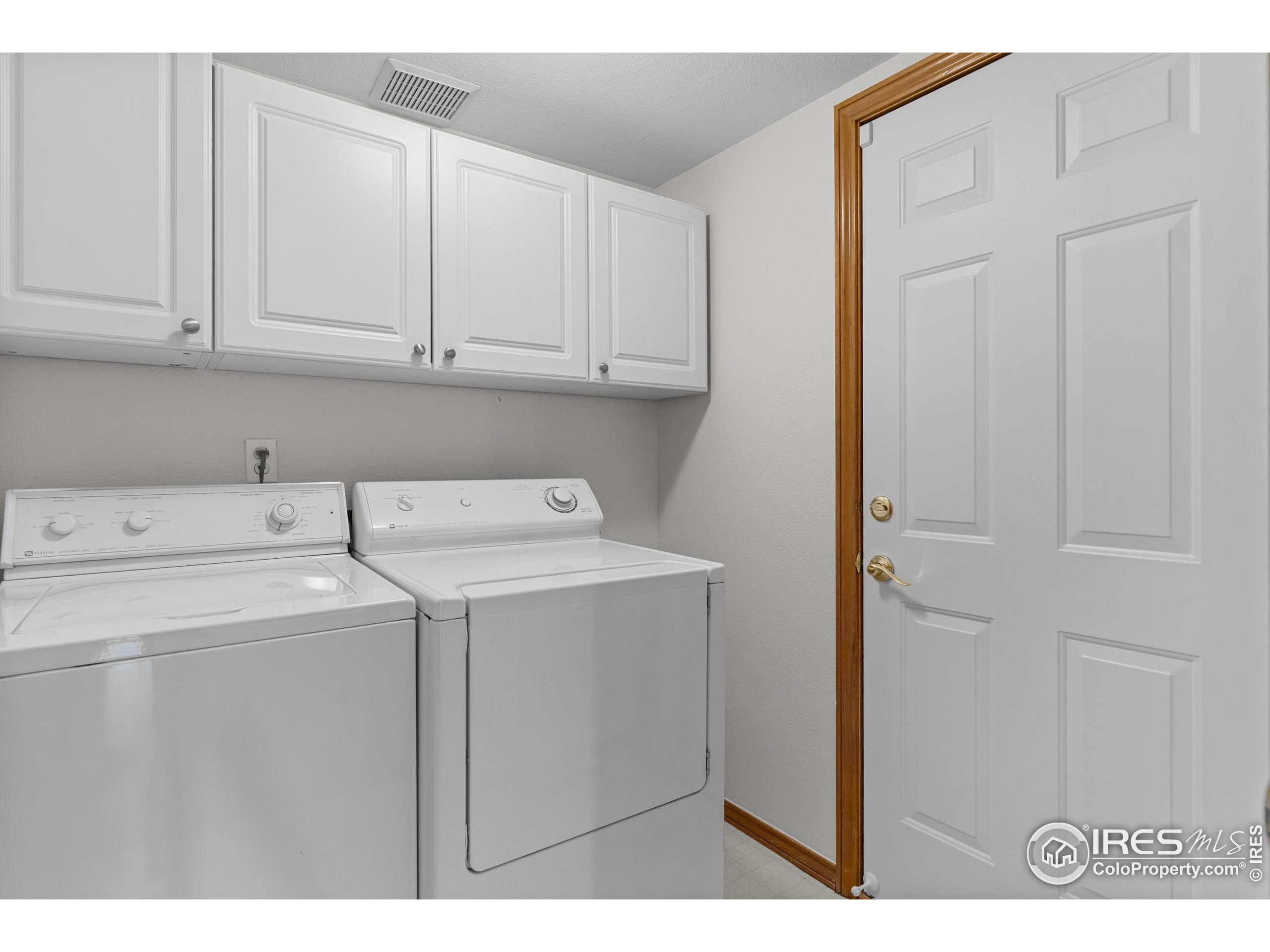 5562 High Country Ct