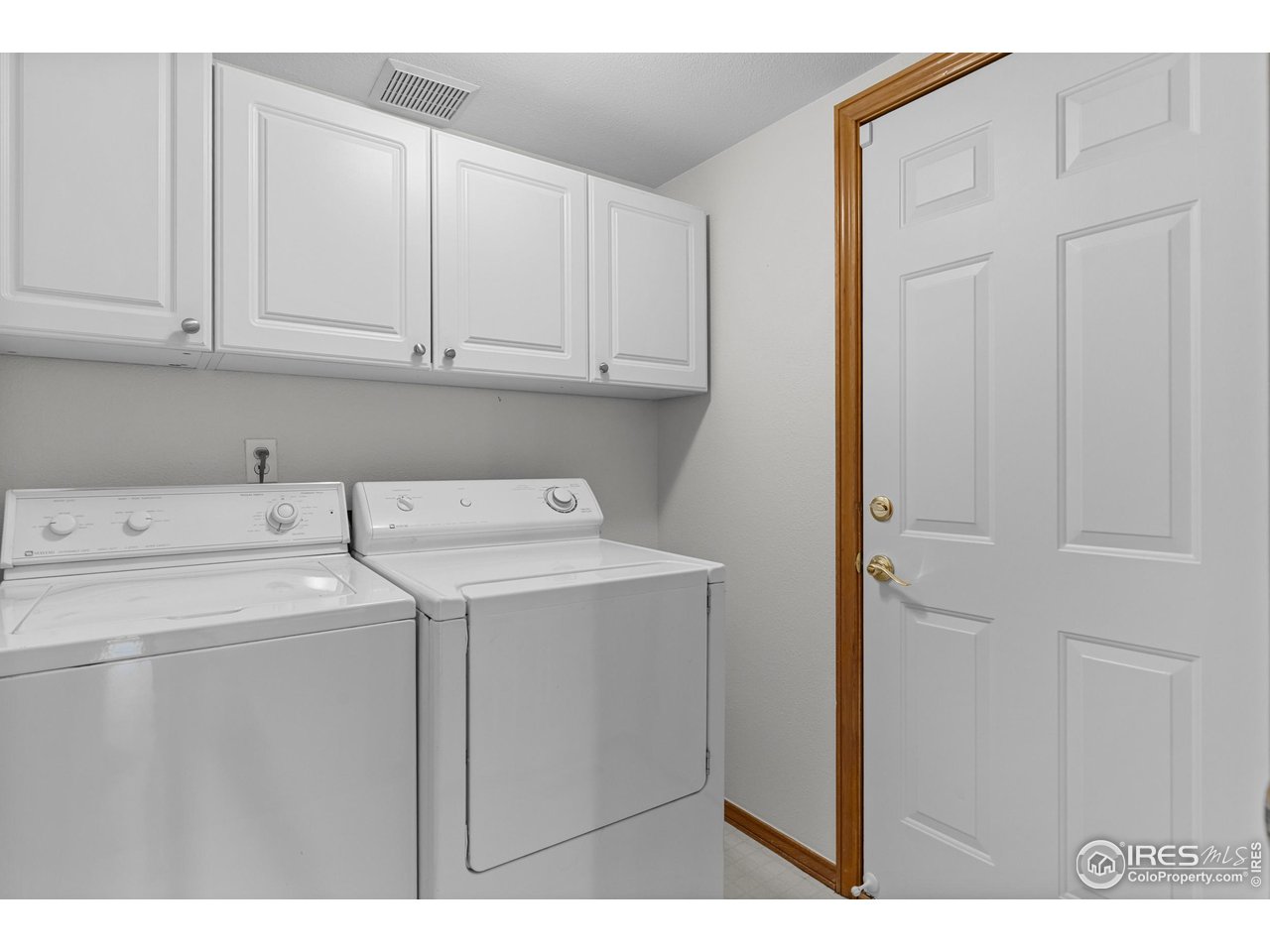 5562 High Country Ct