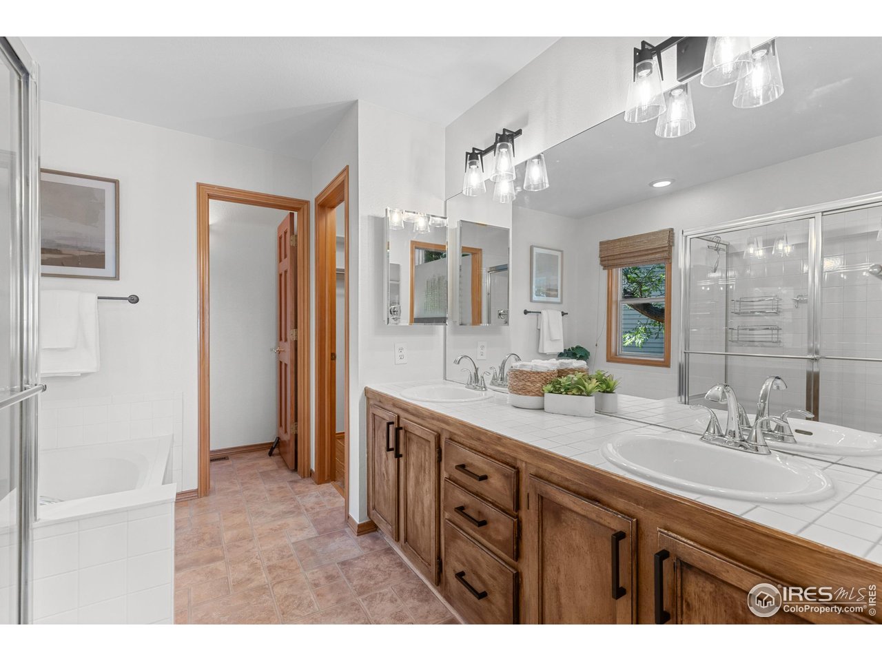 5562 High Country Ct