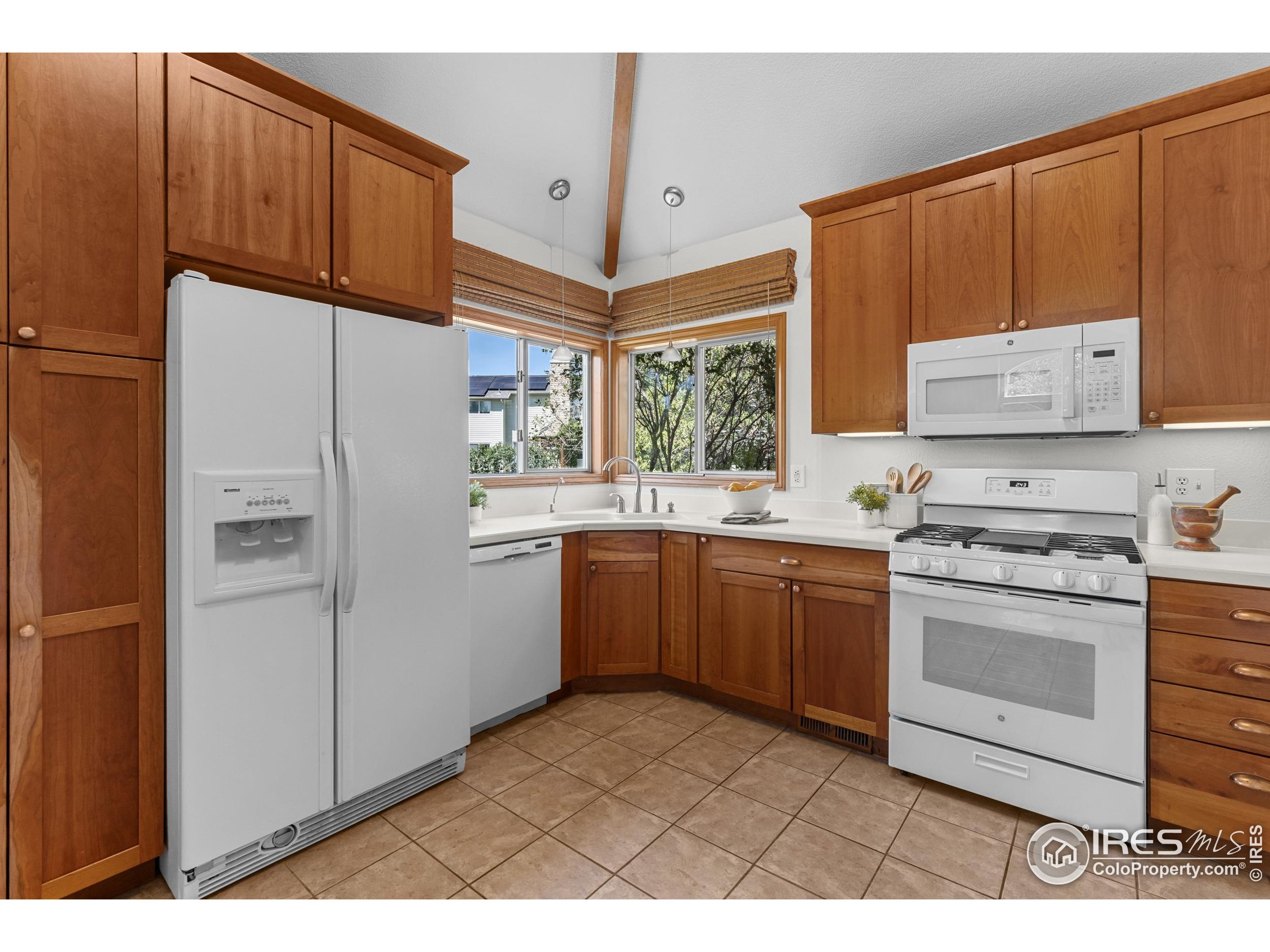 5562 High Country Ct