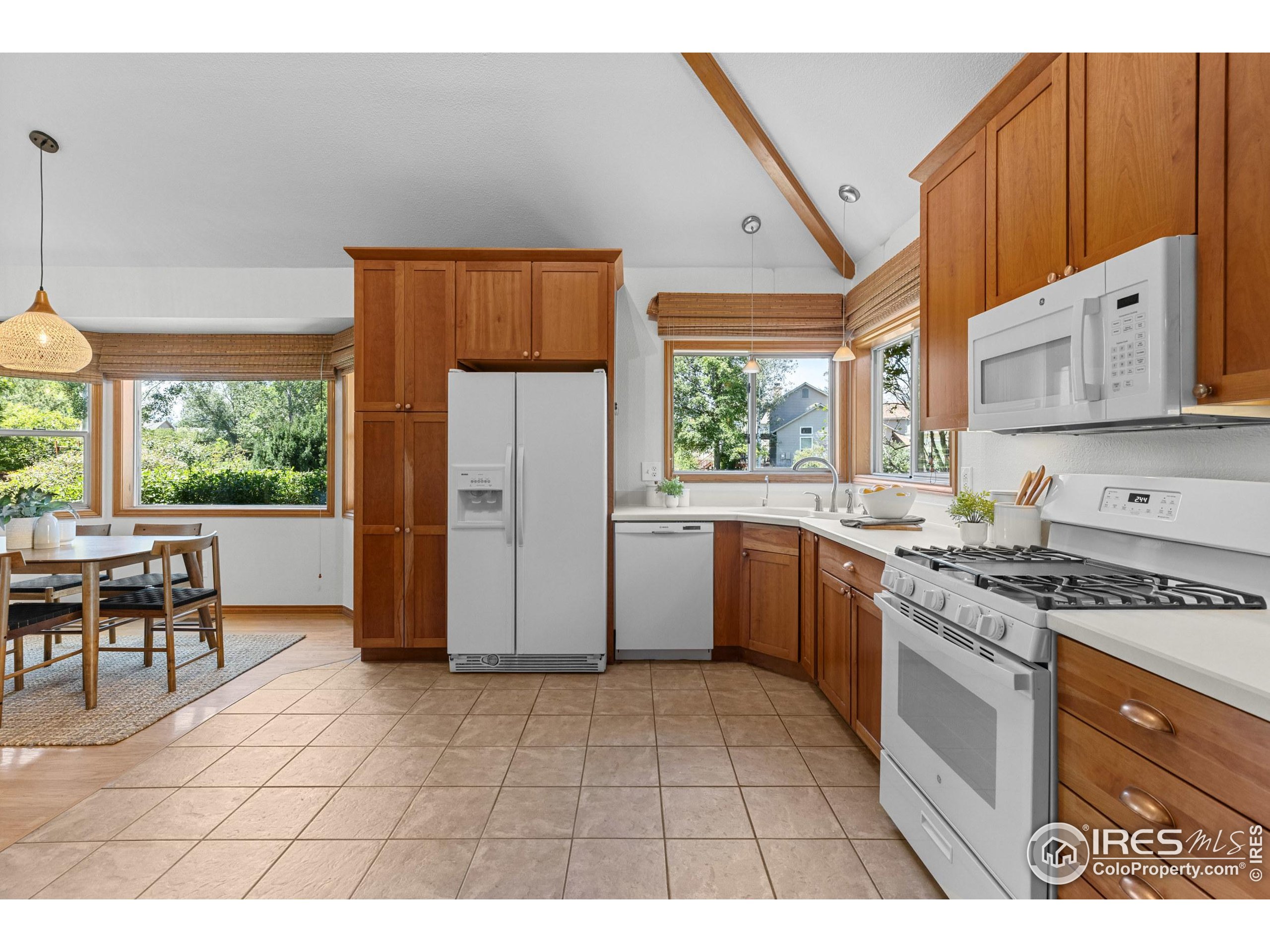 5562 High Country Ct