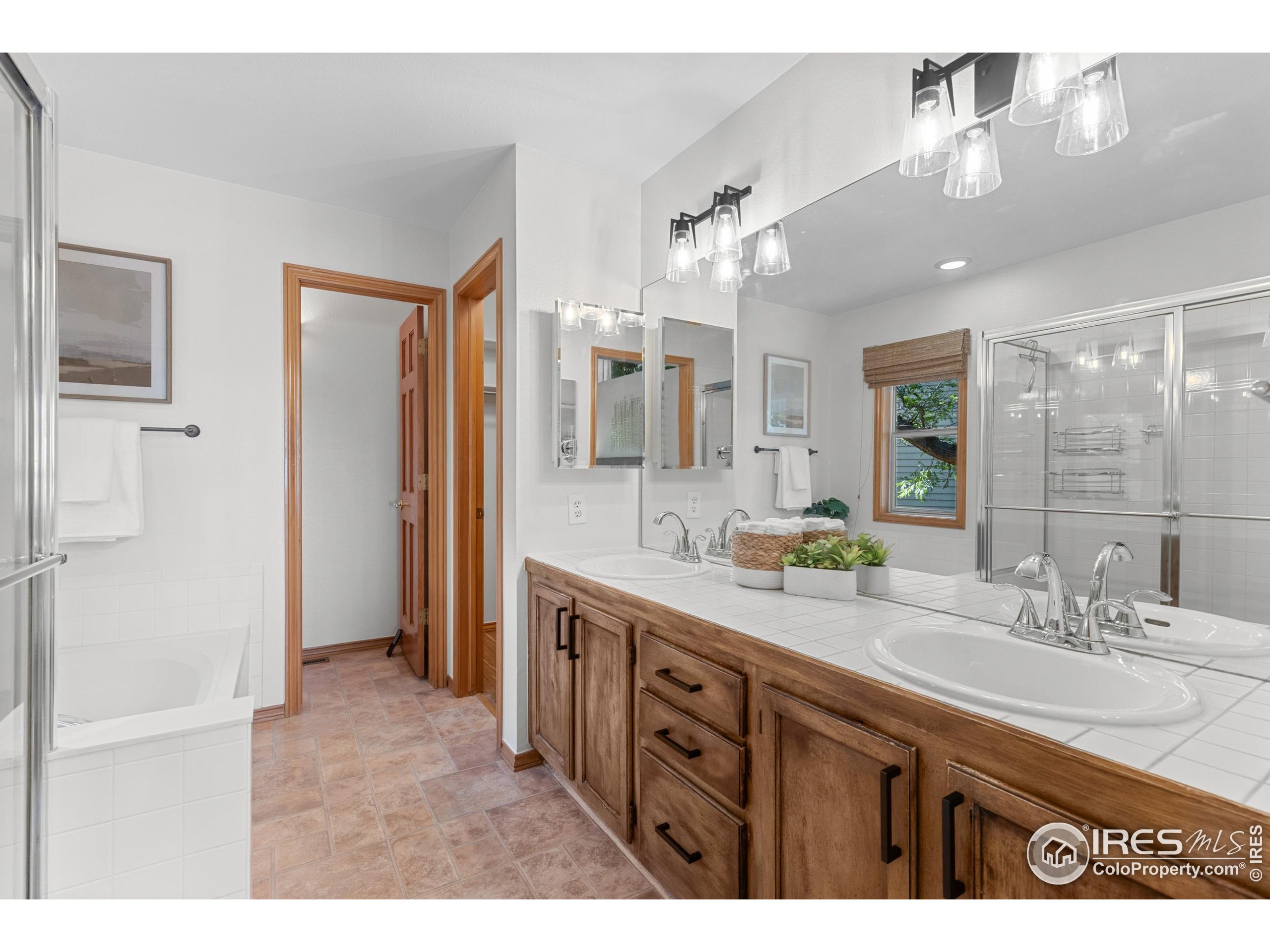 5562 High Country Ct