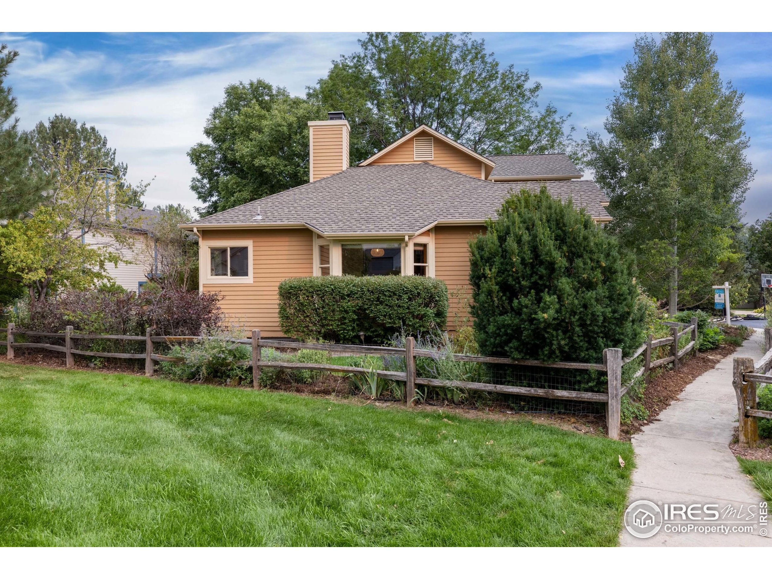 5562 High Country Ct