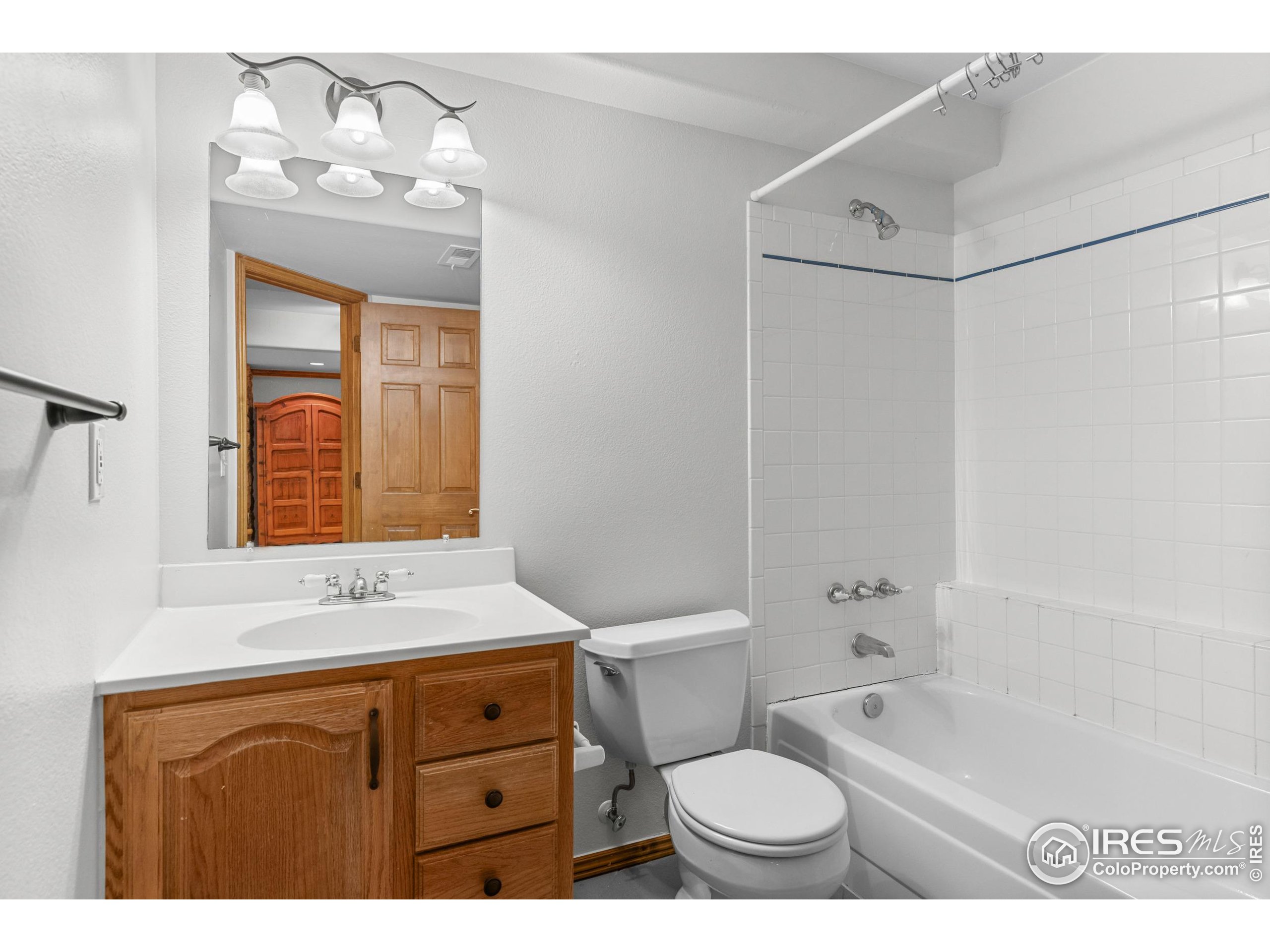 5562 High Country Ct