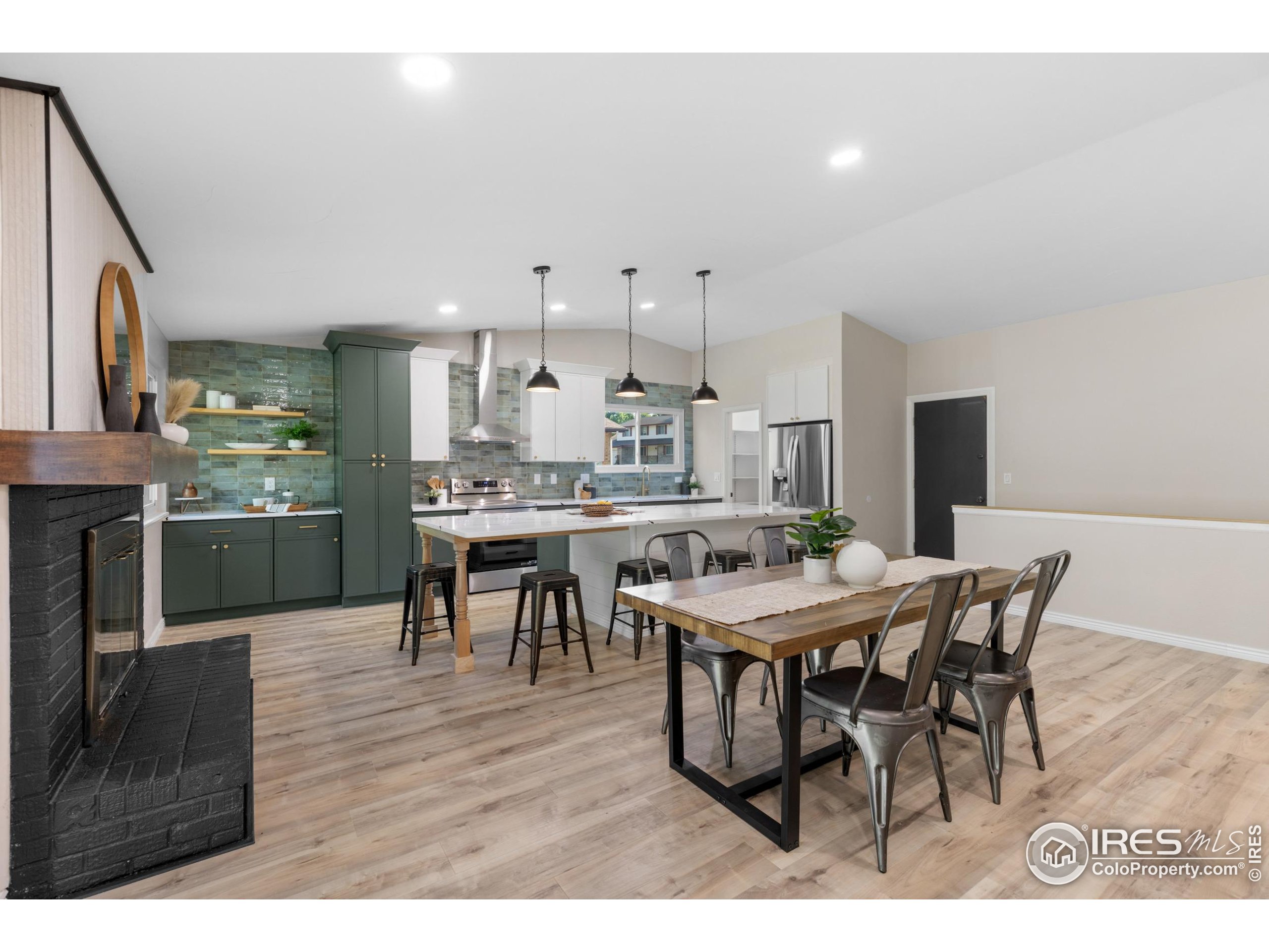 8195 Field Ct