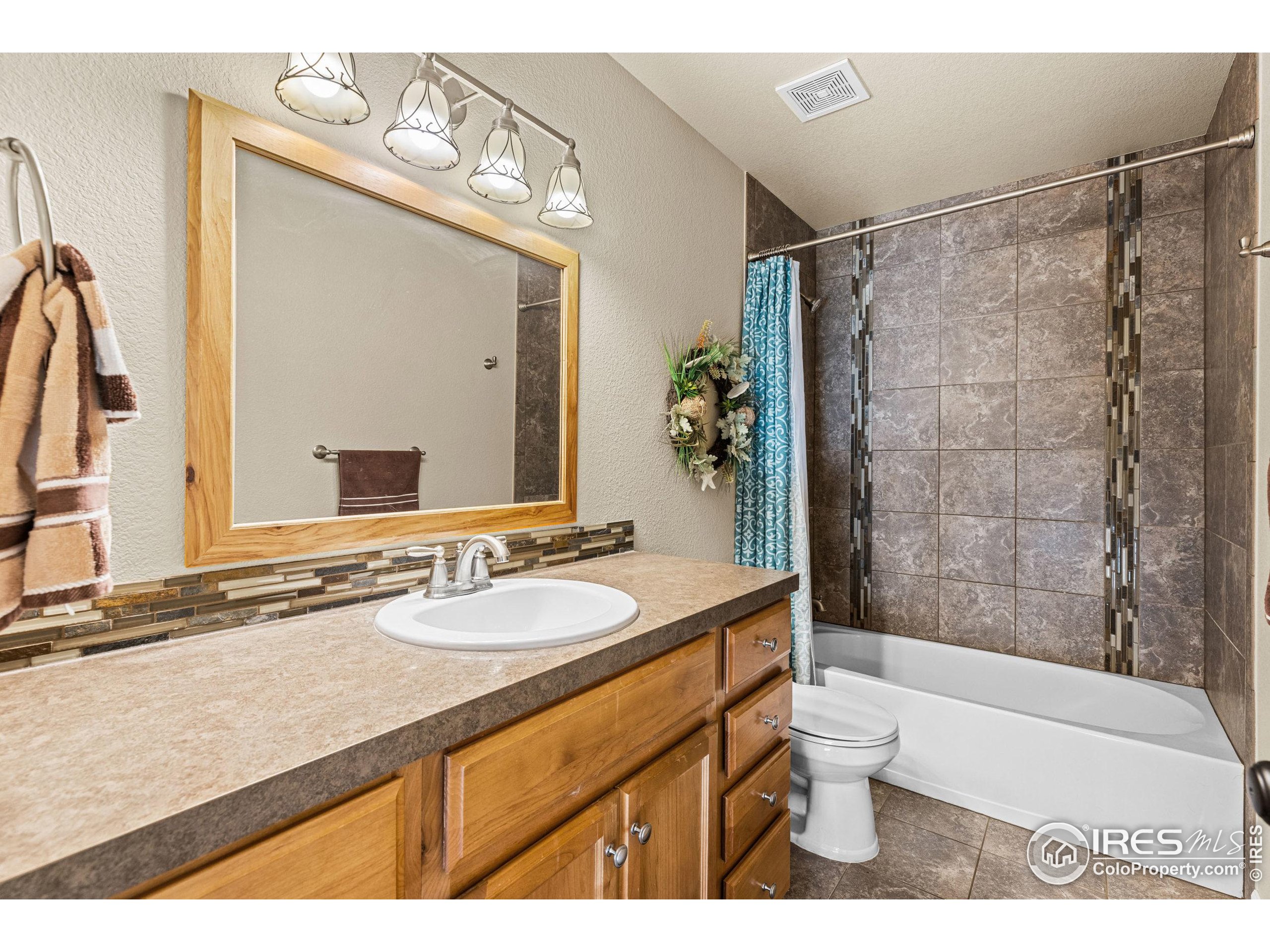 1107 Crescent Dr