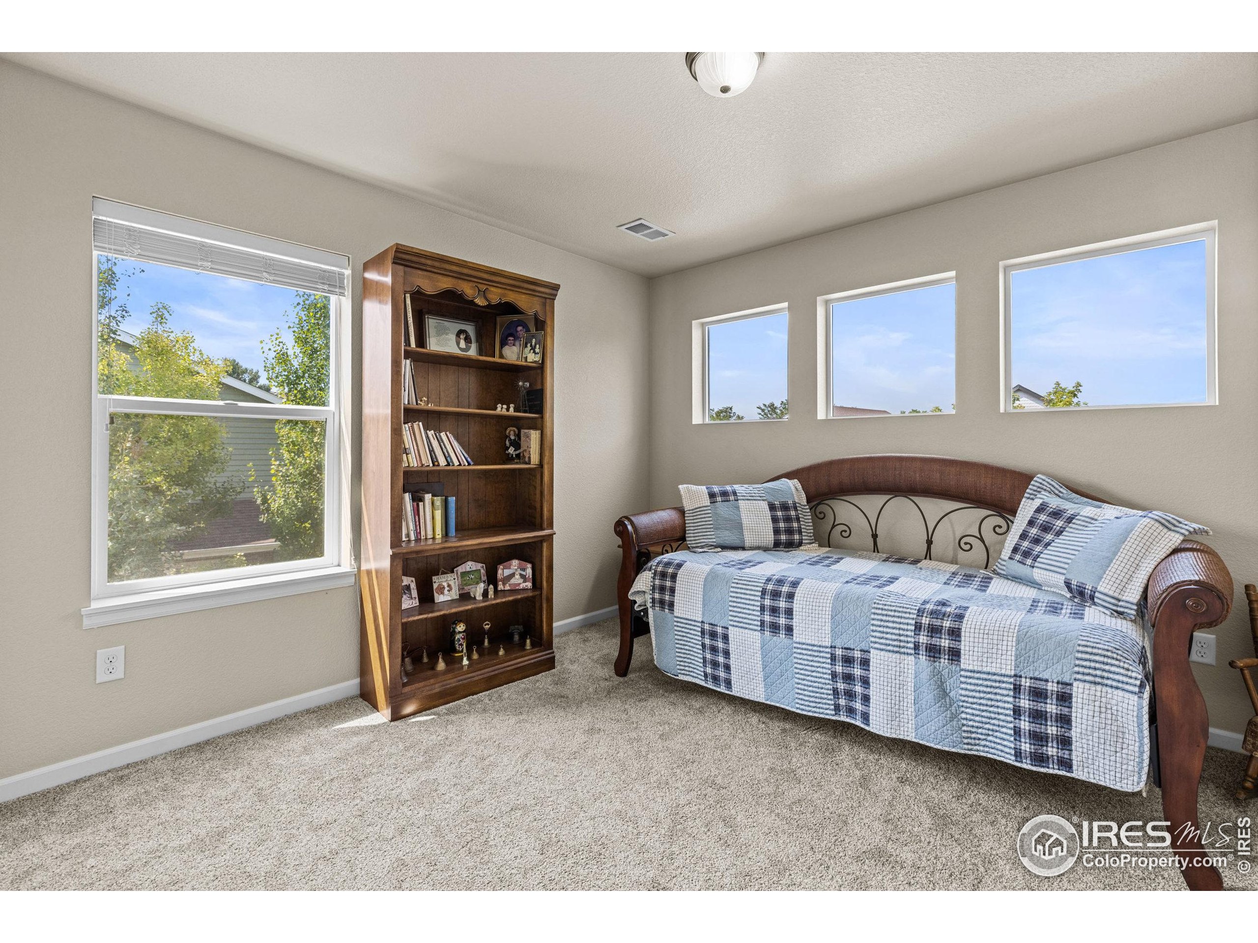 1107 Crescent Dr