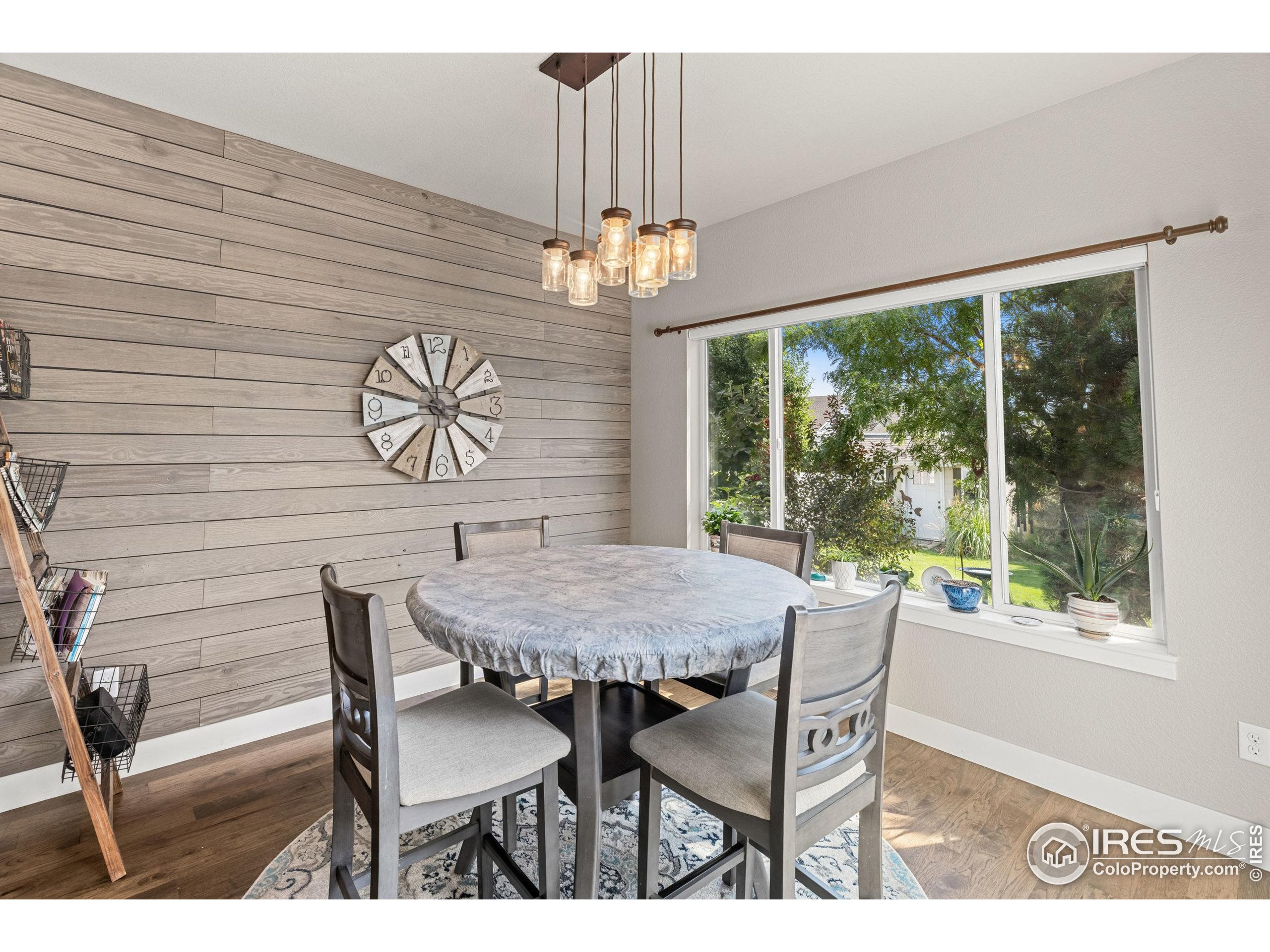 1107 Crescent Dr