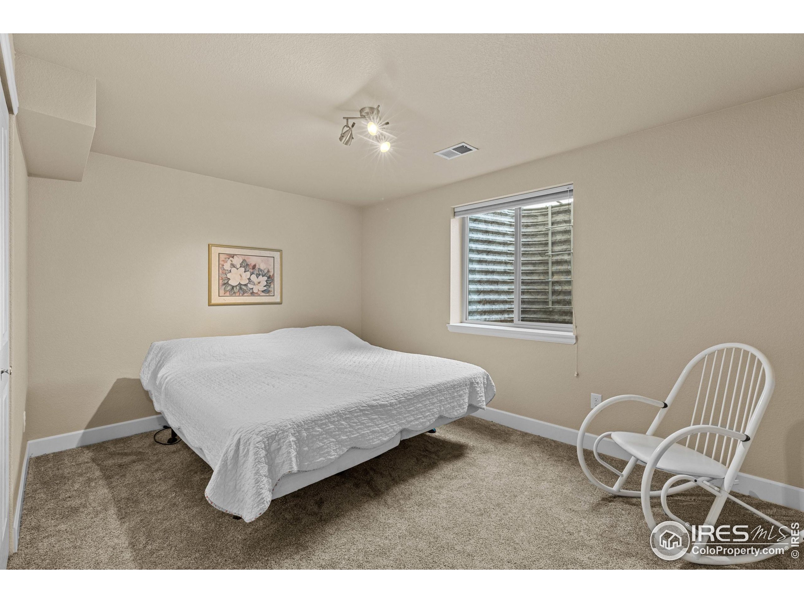 1107 Crescent Dr