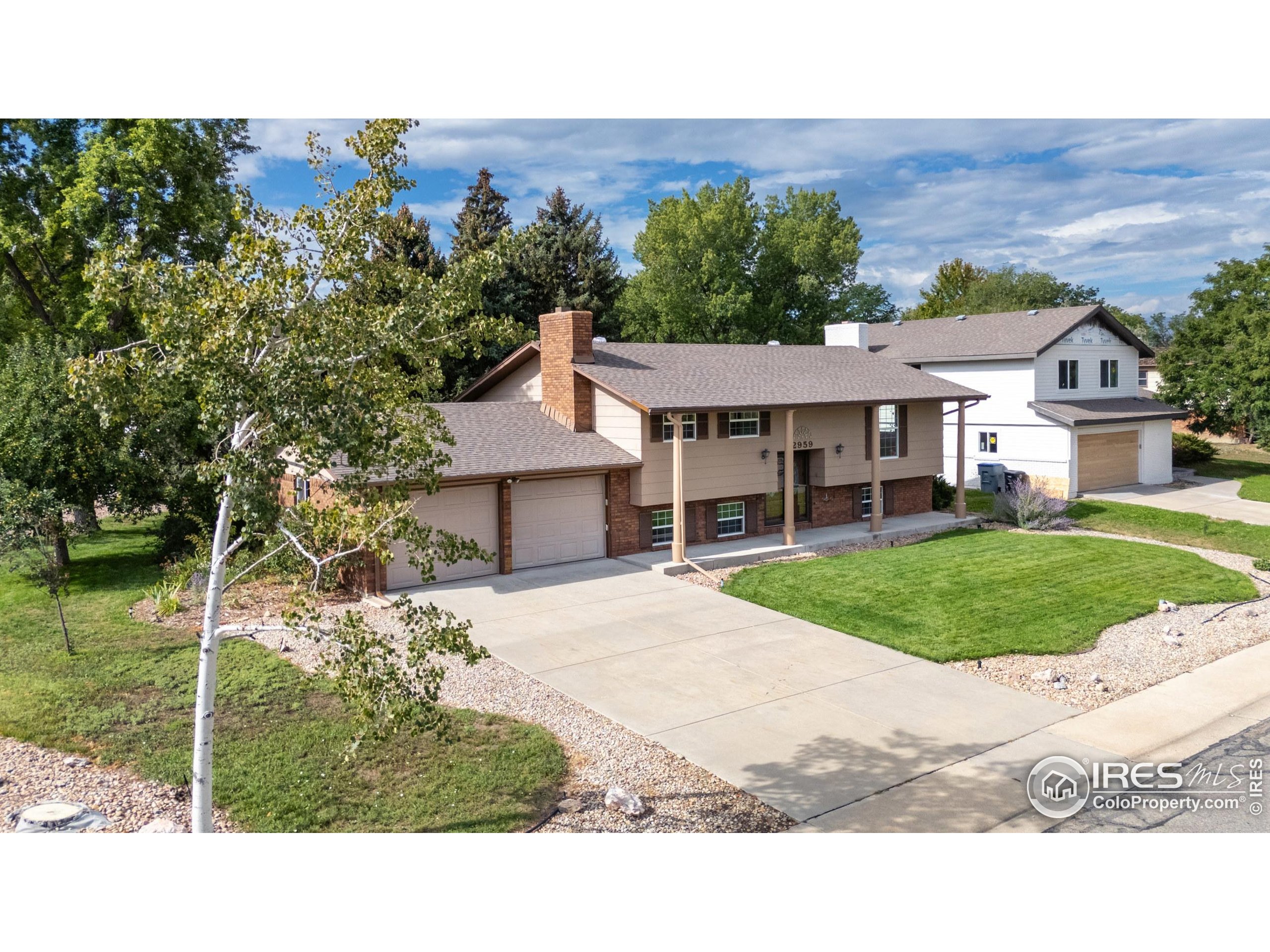 2959 Lakeshore Dr