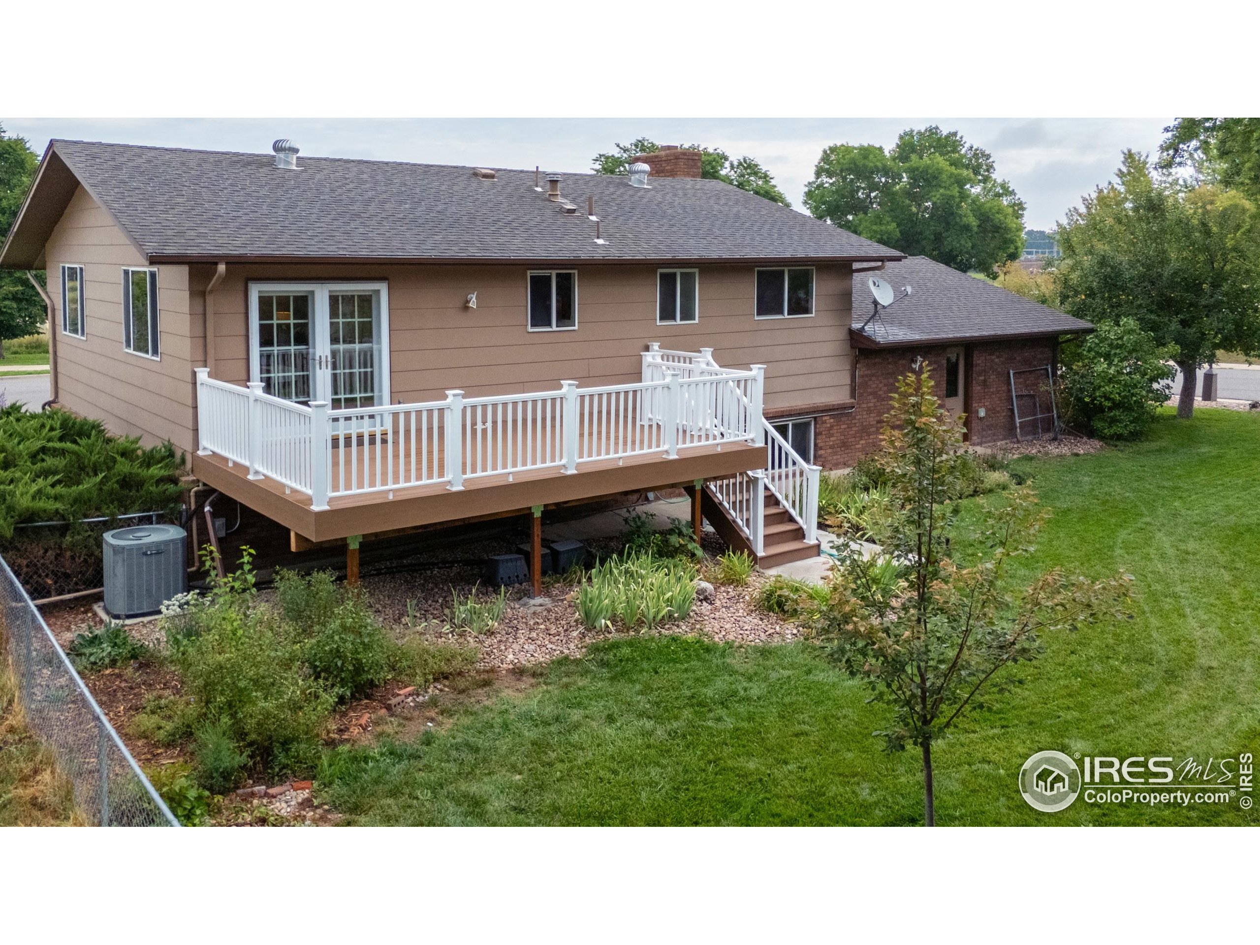 2959 Lakeshore Dr