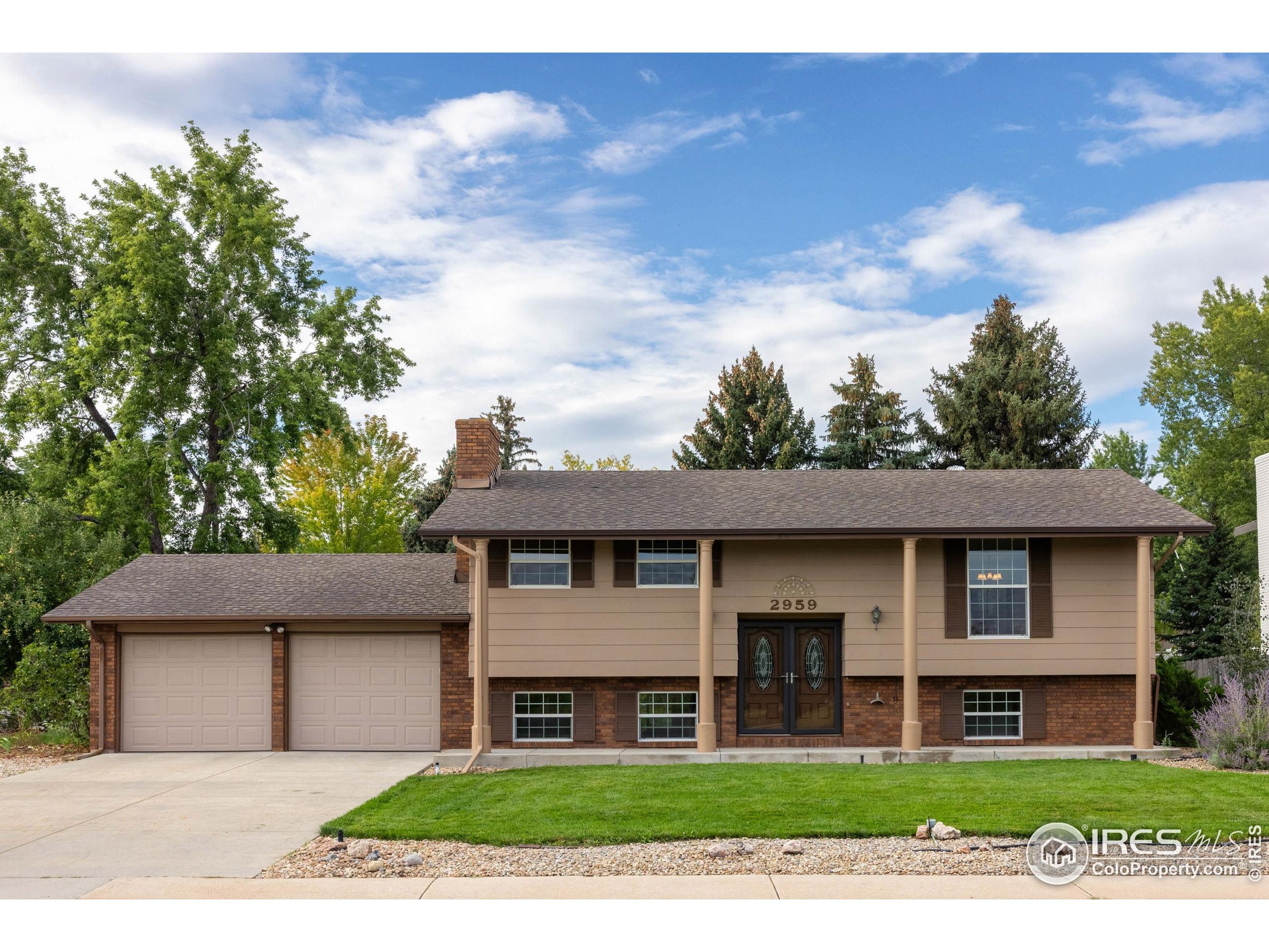 2959 Lakeshore Dr
