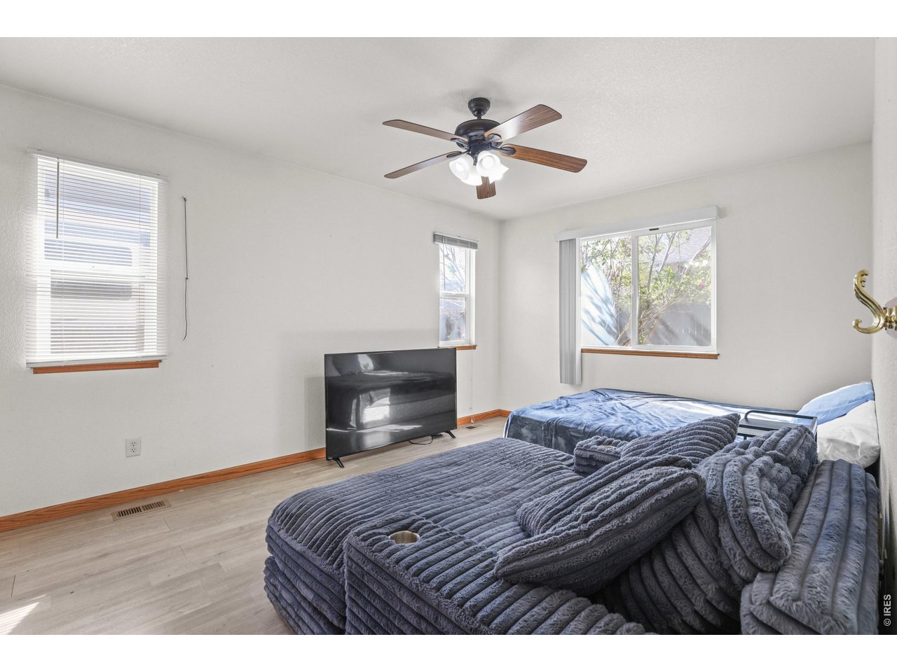 290 S 5th St Way