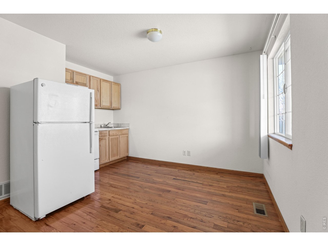 290 S 5th St Way