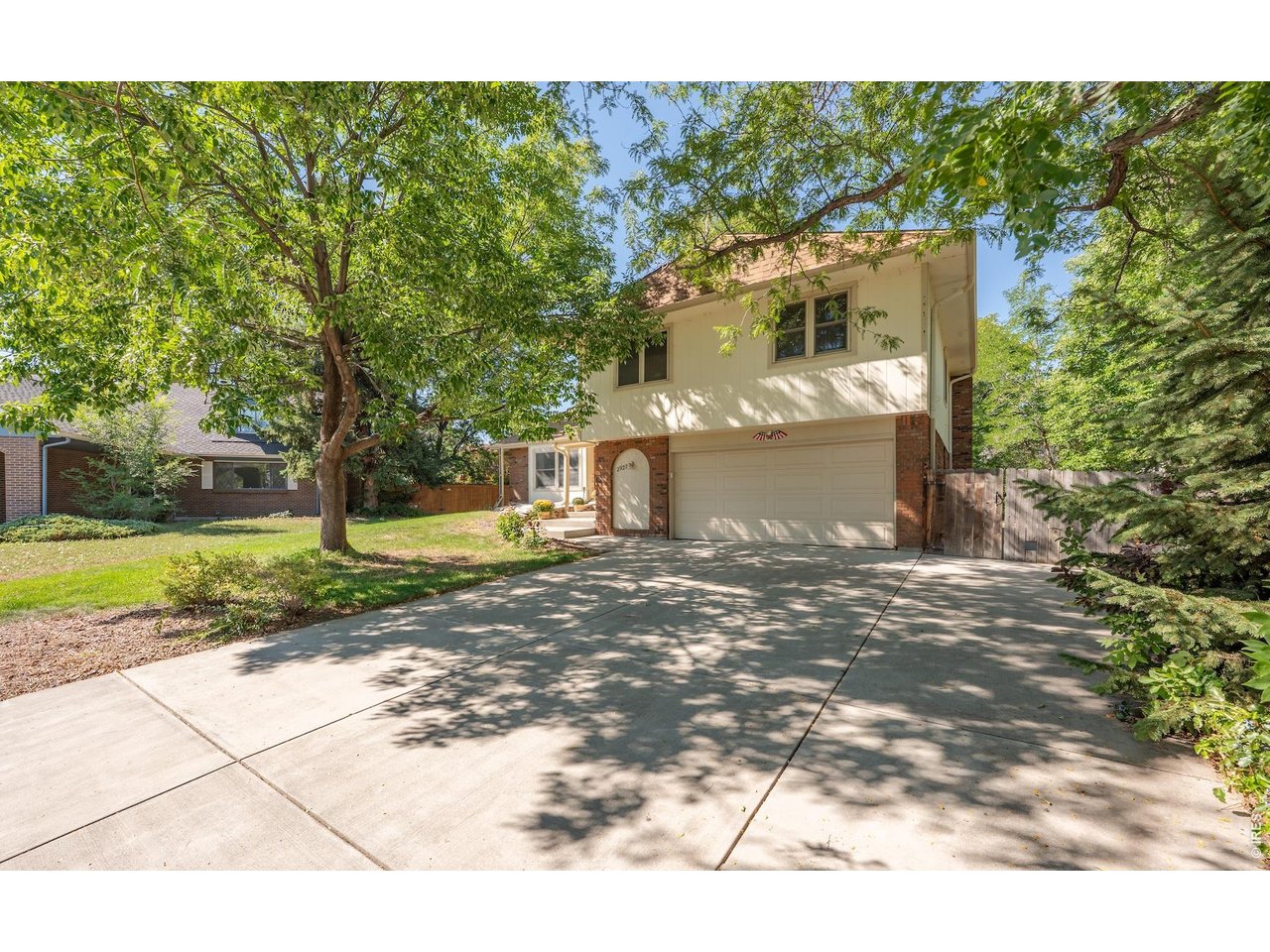 2927 Lakeshore Dr