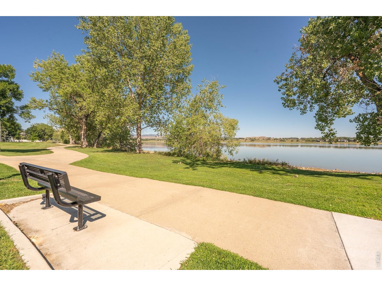 2927 Lakeshore Dr