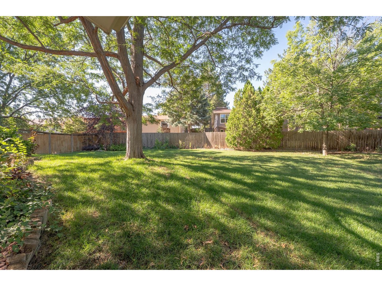 2927 Lakeshore Dr