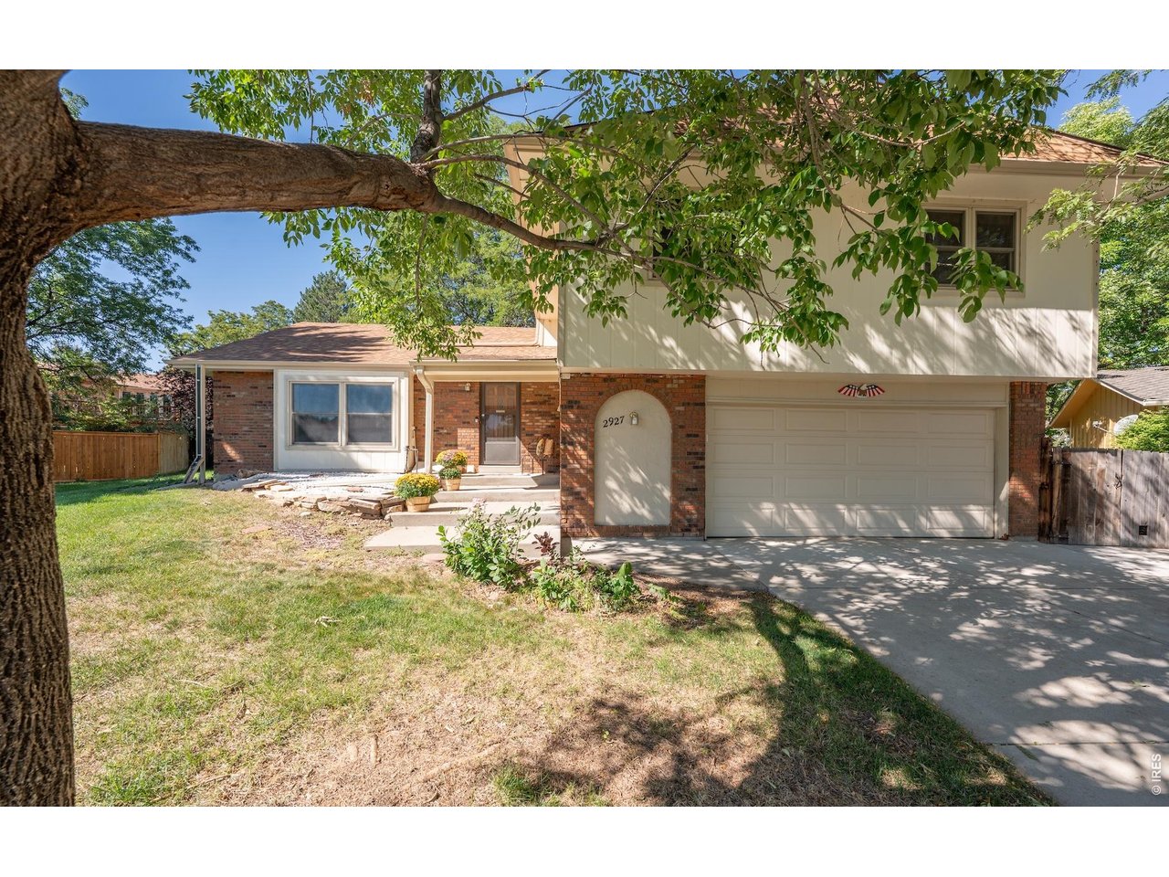 2927 Lakeshore Dr