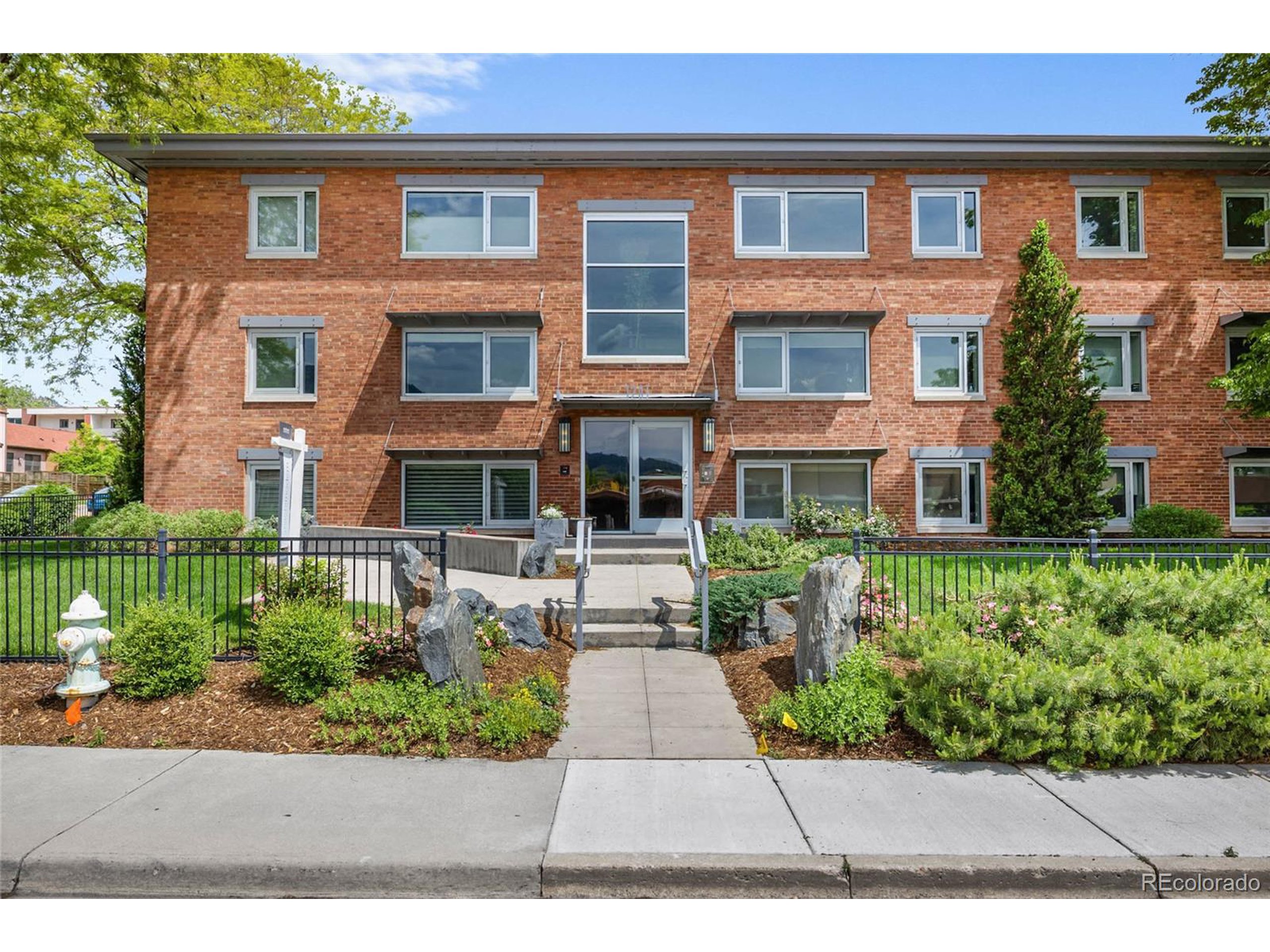 1201 Balsam Ave 201
