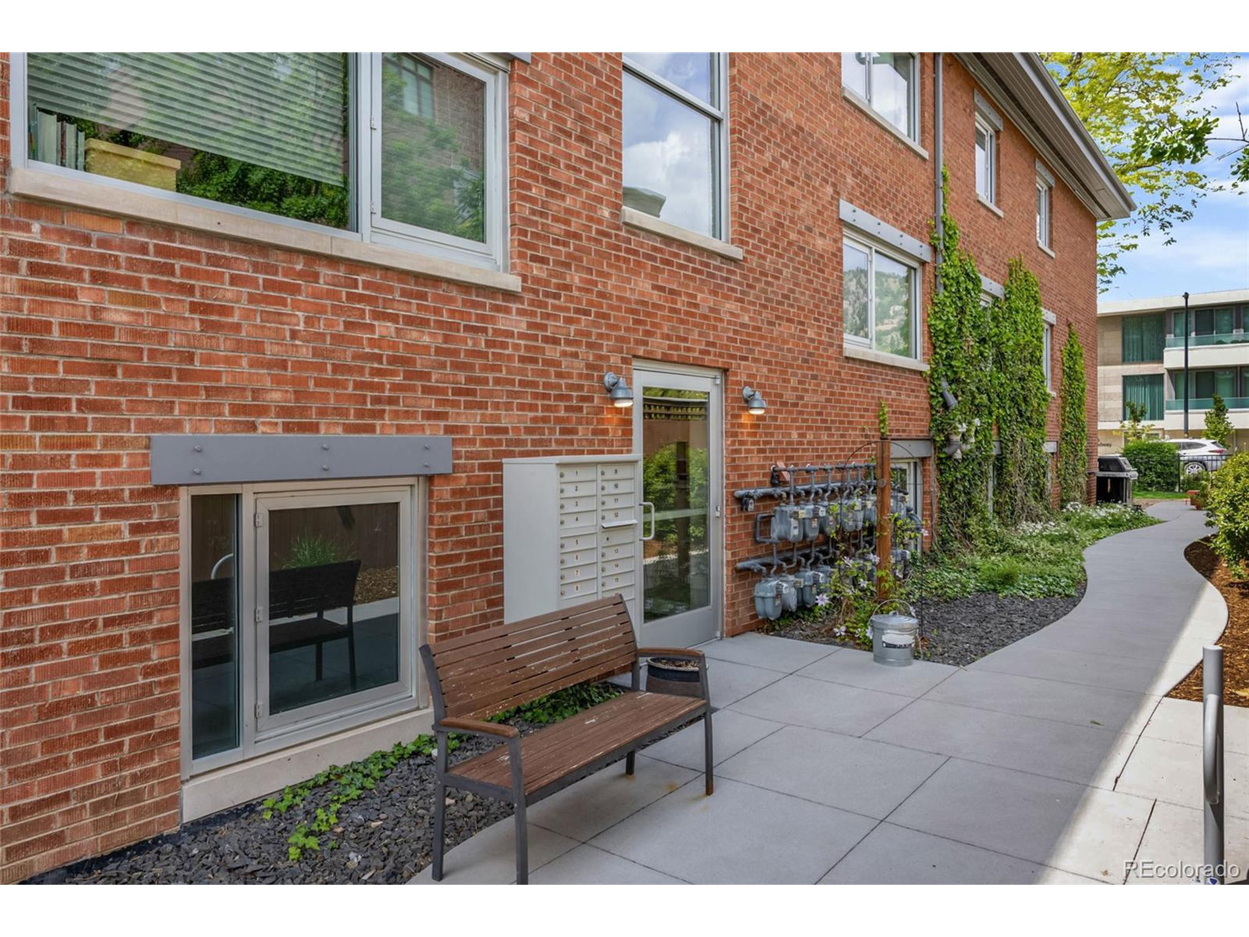 1201 Balsam Ave 201