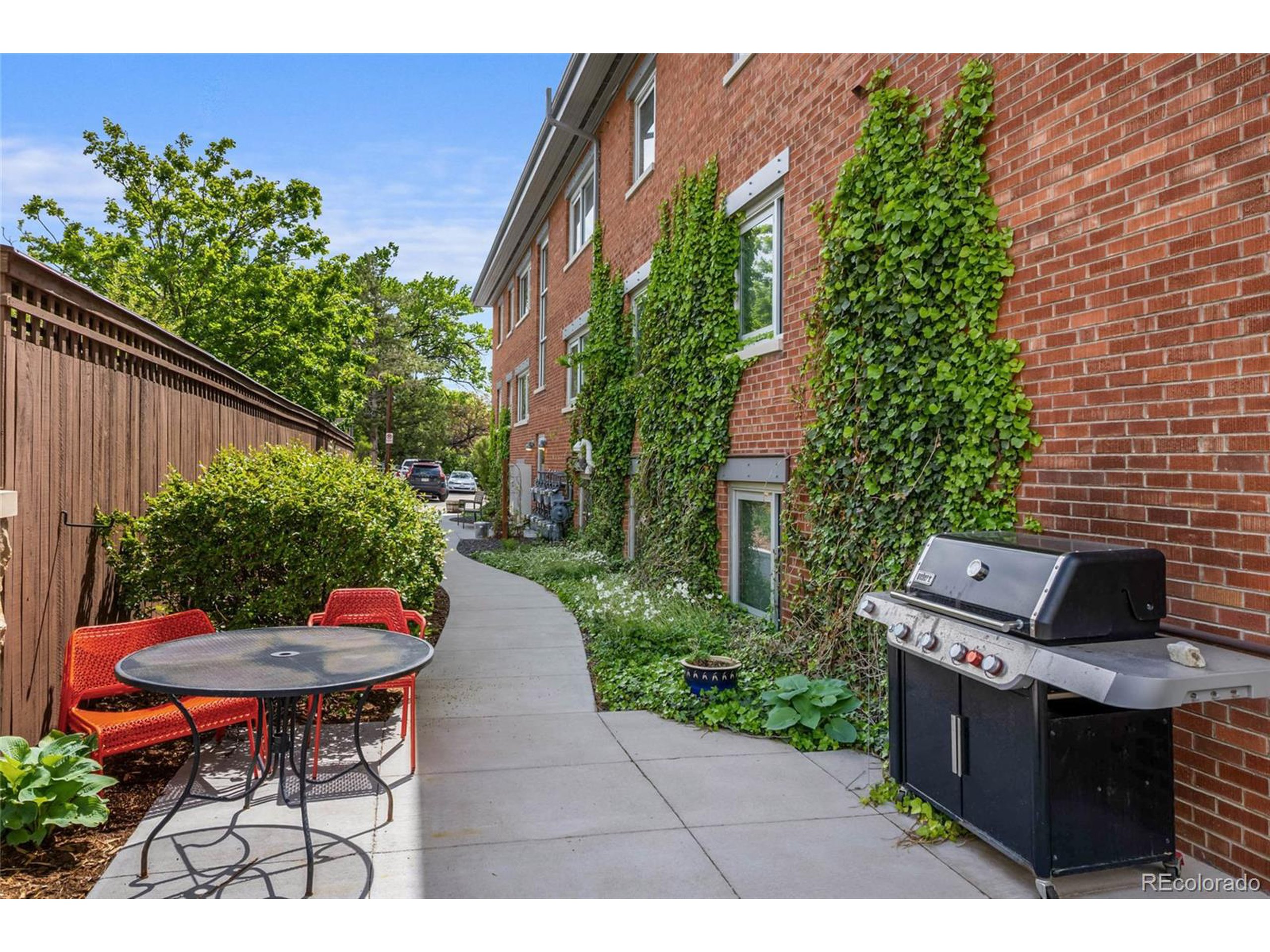 1201 Balsam Ave 201