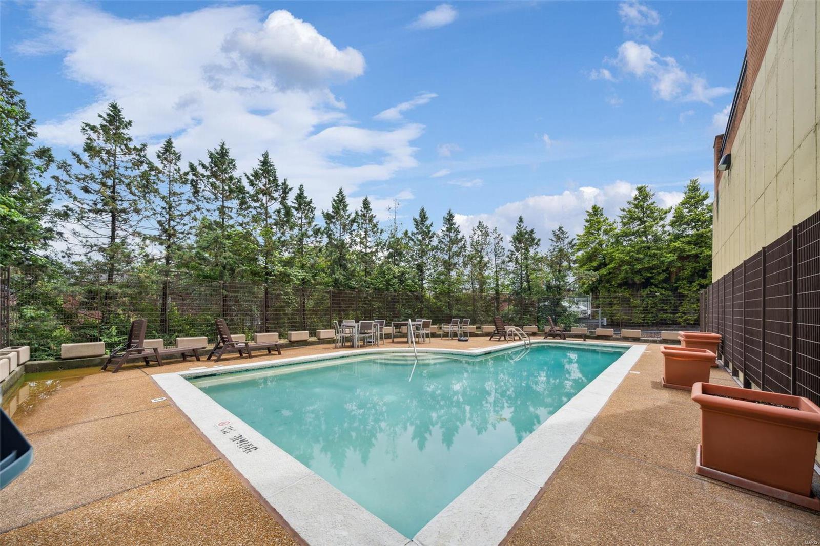 750 S Hanley Road Unit: 62