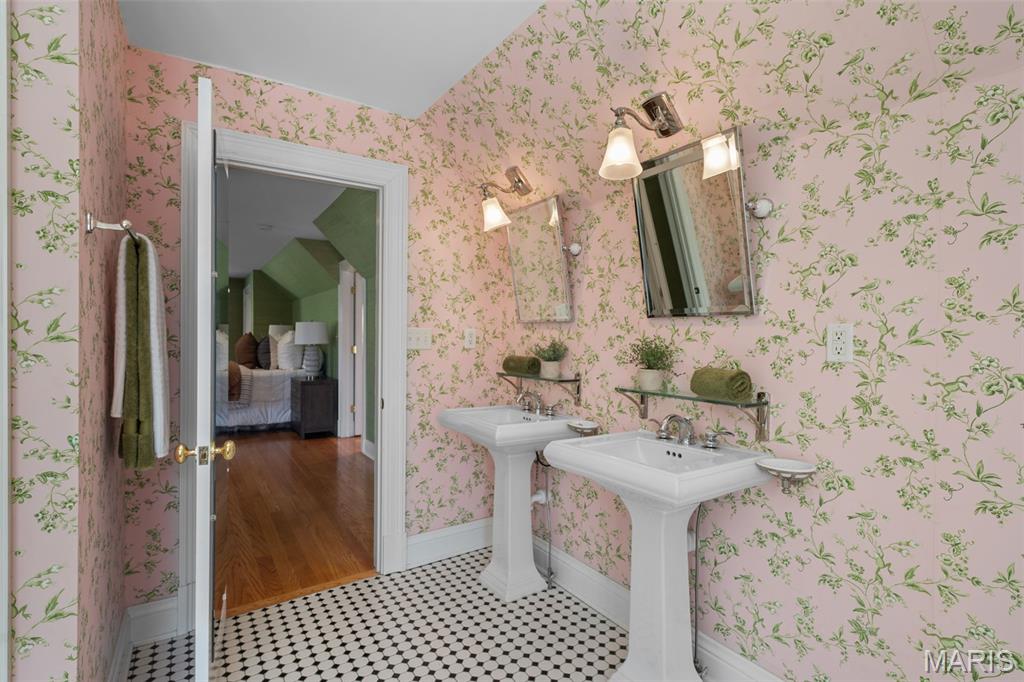 13456 Thornhill Drive