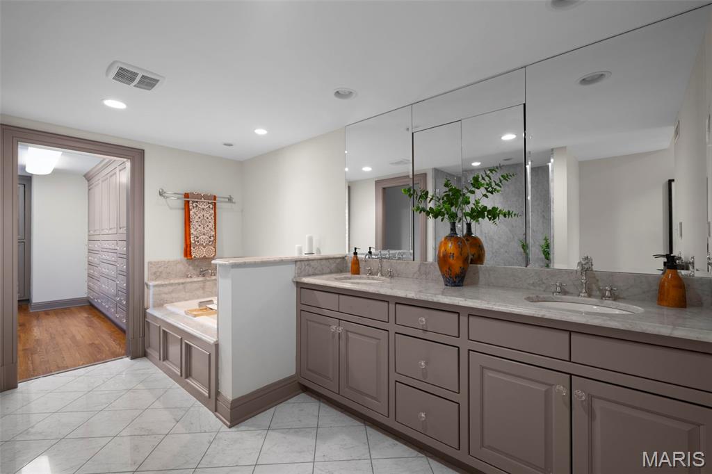 13456 Thornhill Drive