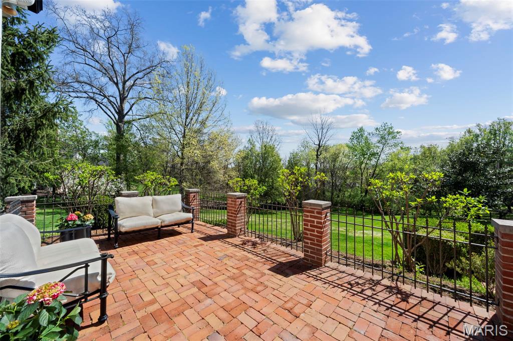 13456 Thornhill Drive