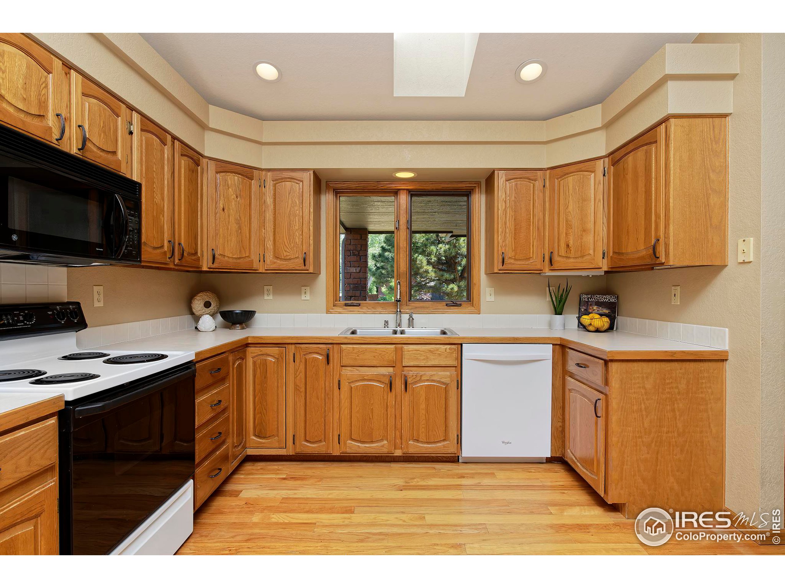 2839 Garrett Dr