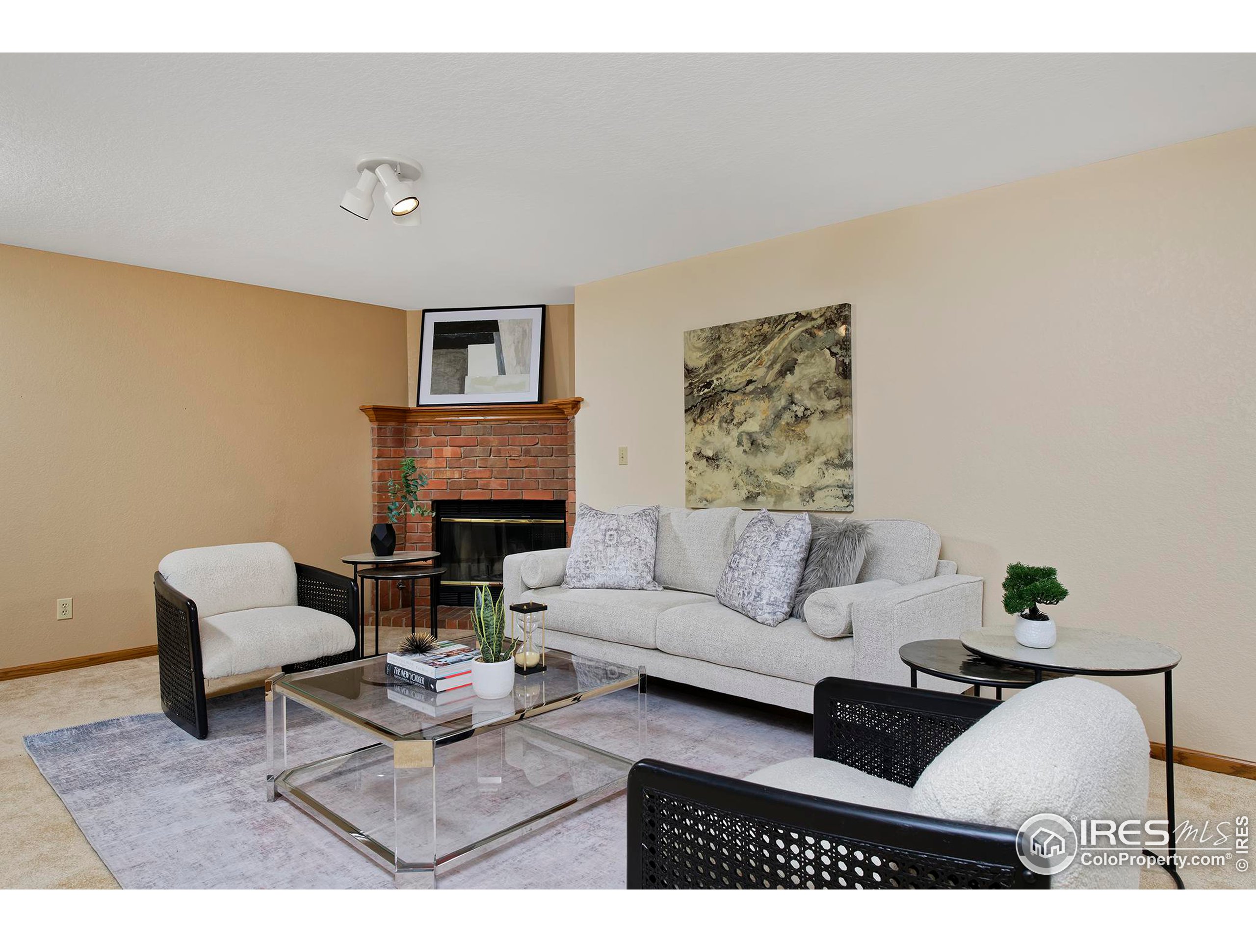 2839 Garrett Dr