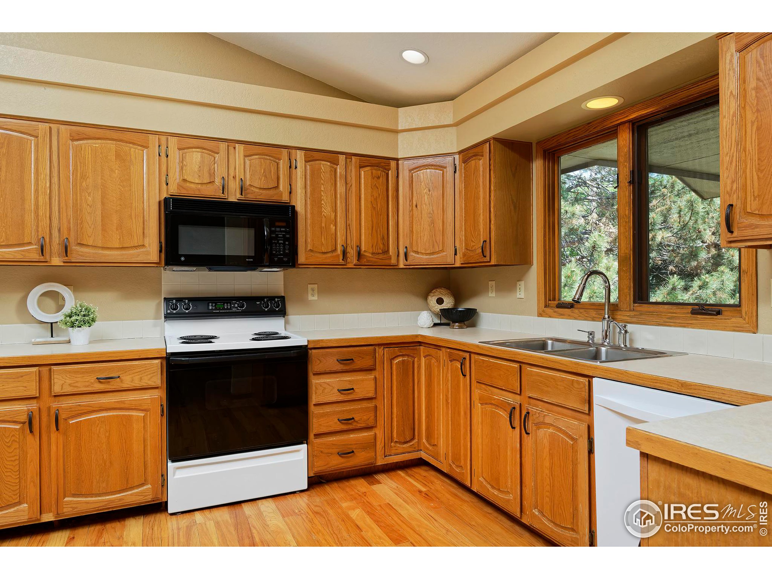 2839 Garrett Dr