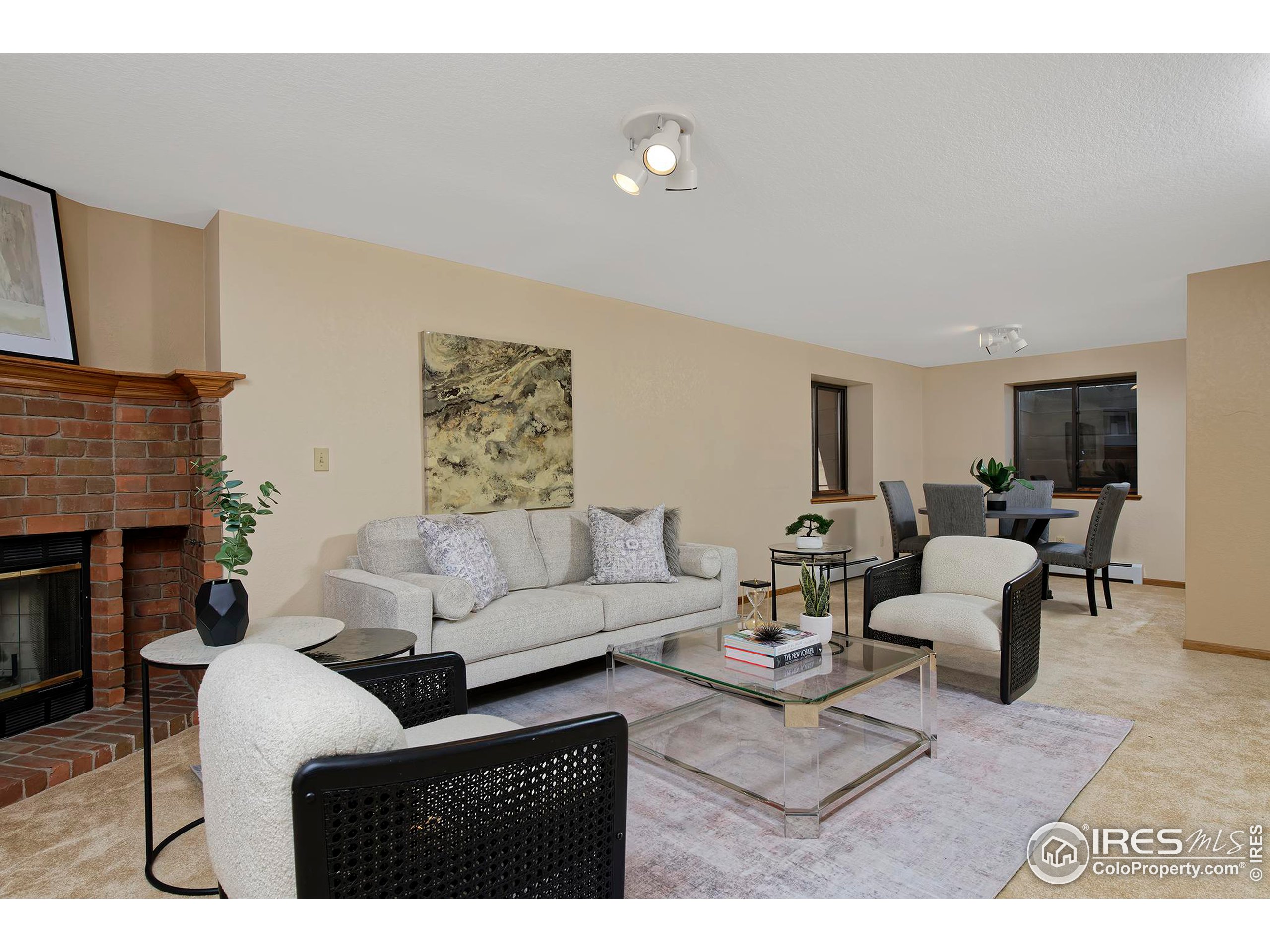 2839 Garrett Dr
