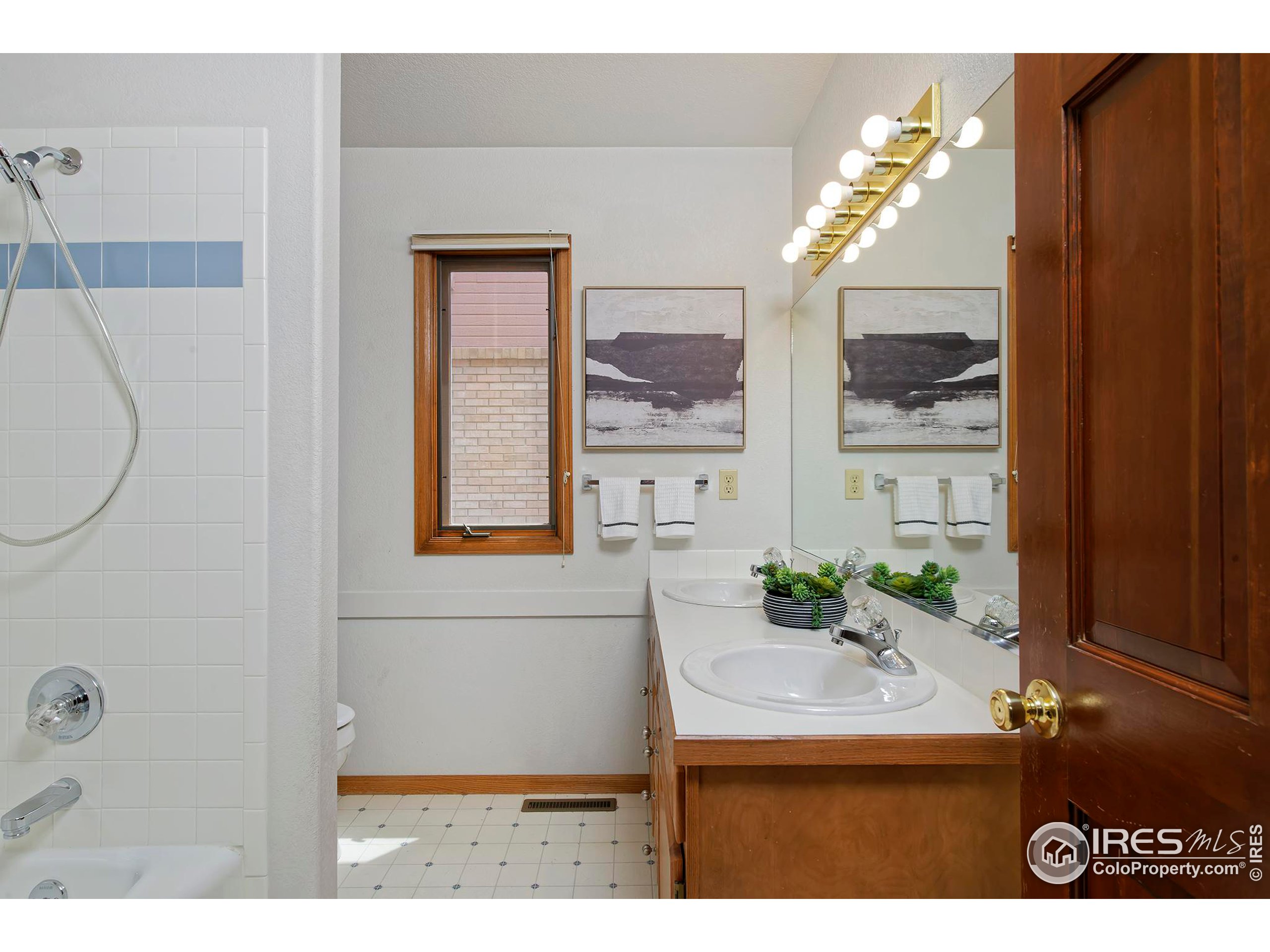 1531 W Swallow Rd 26