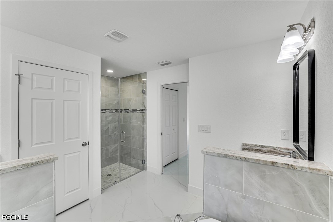 1207 Desoto AVE