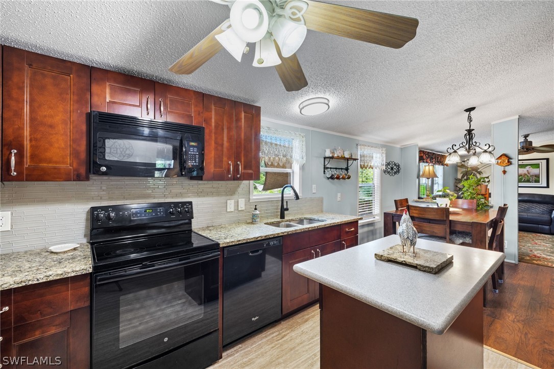 23565 Linda Lee WAY