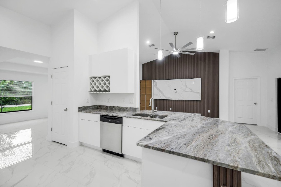 1102 Edison Avenue, Lehigh Acres