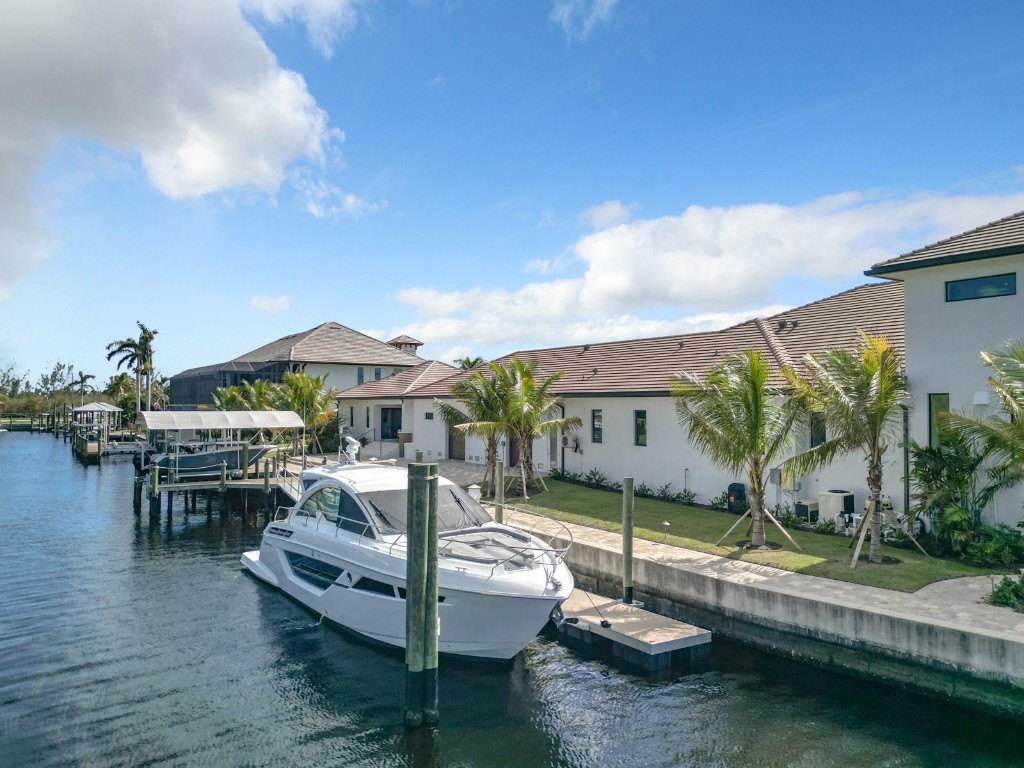 14201 Bay Drive, Fort Myers