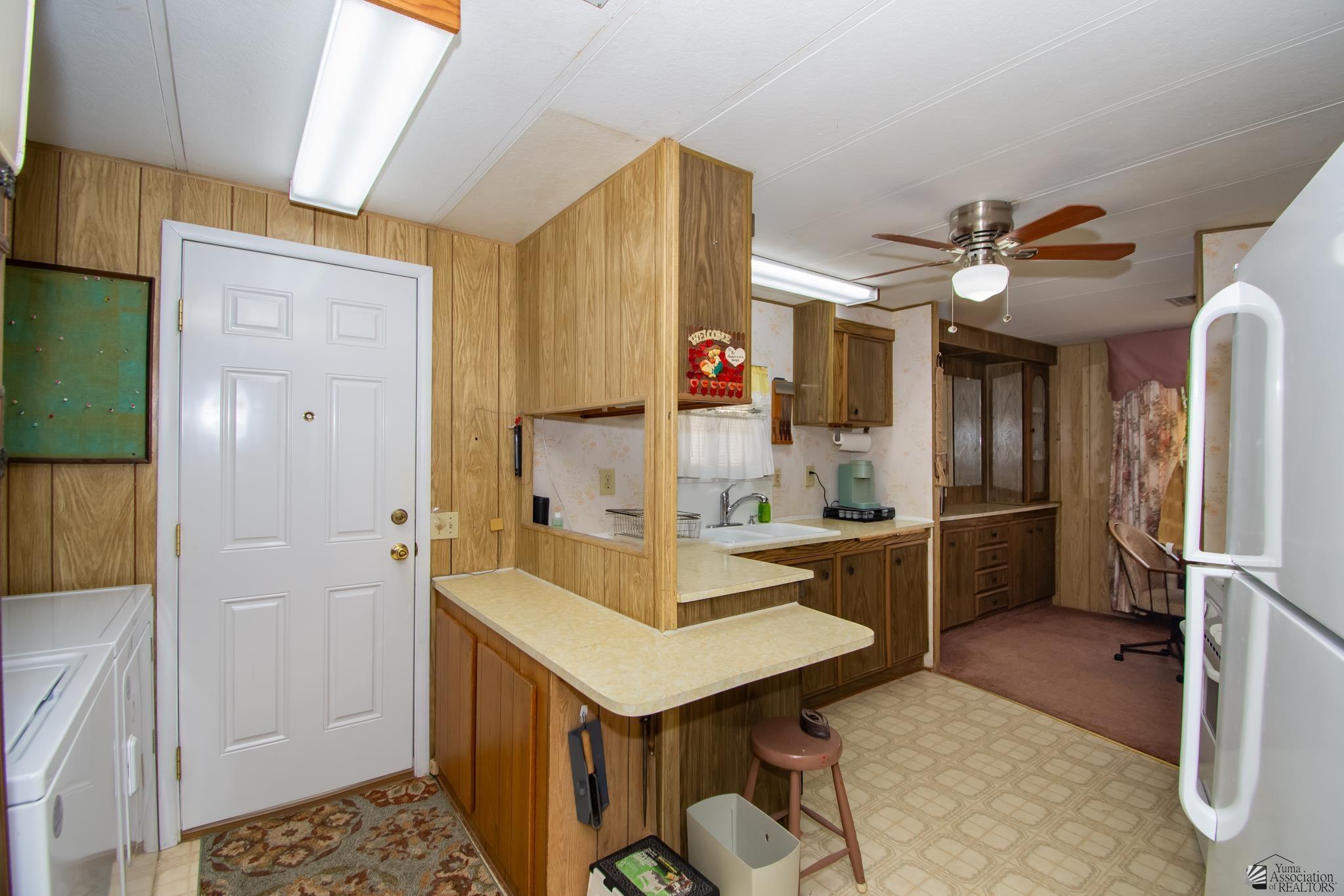 686 W Rainbow Ln, Yuma