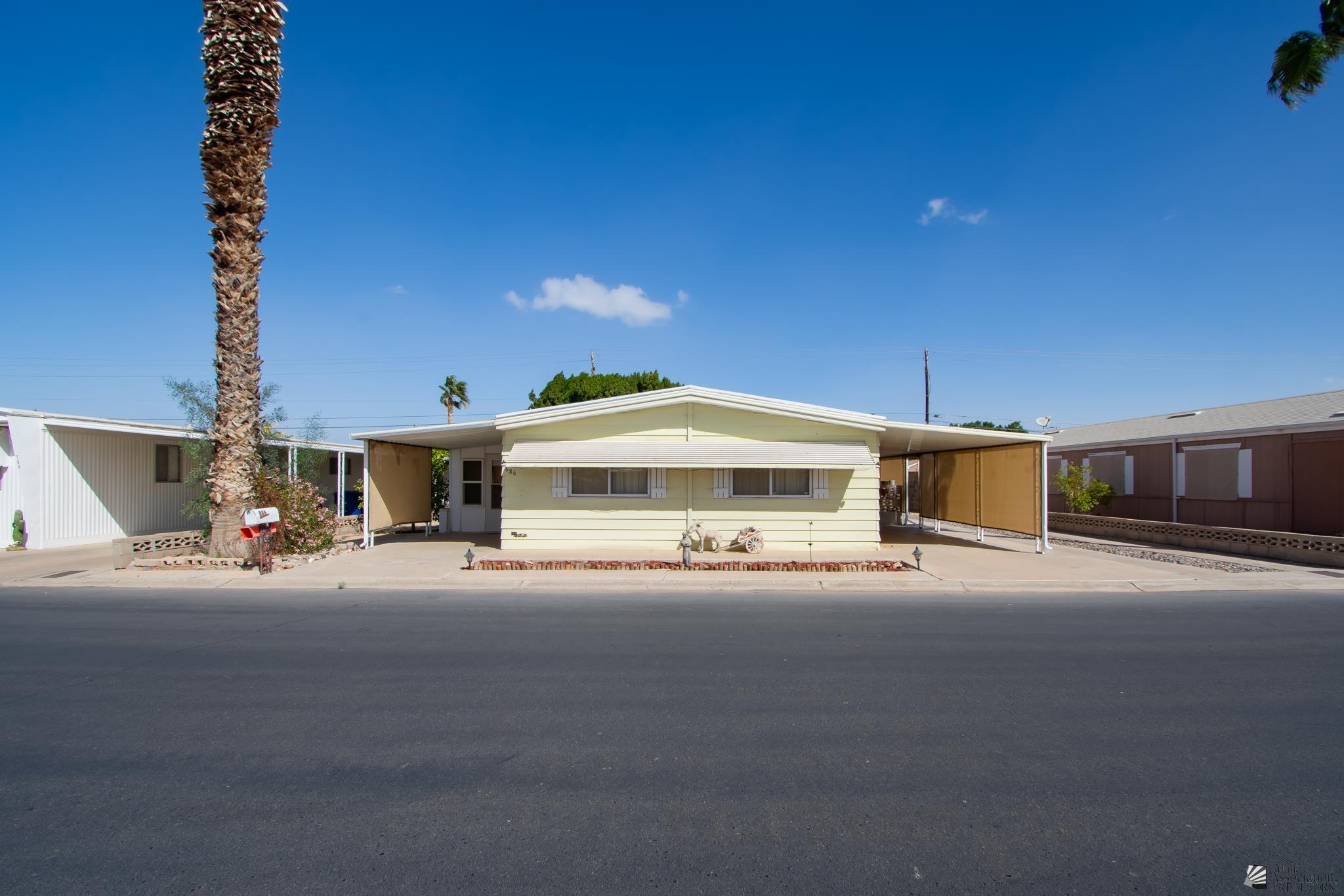 686 W Rainbow Ln, Yuma