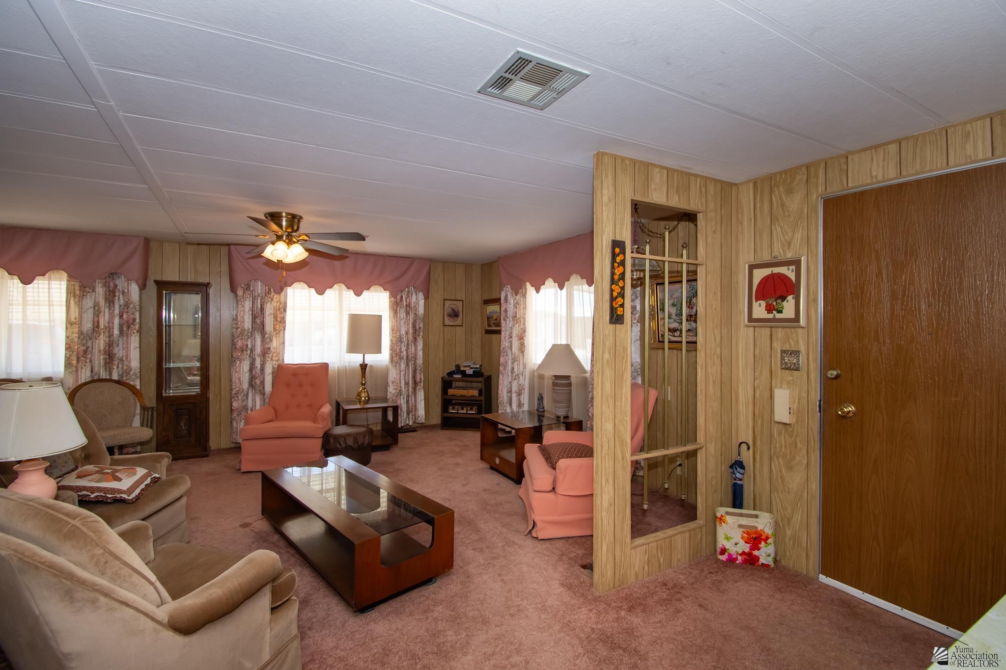 686 W Rainbow Ln, Yuma